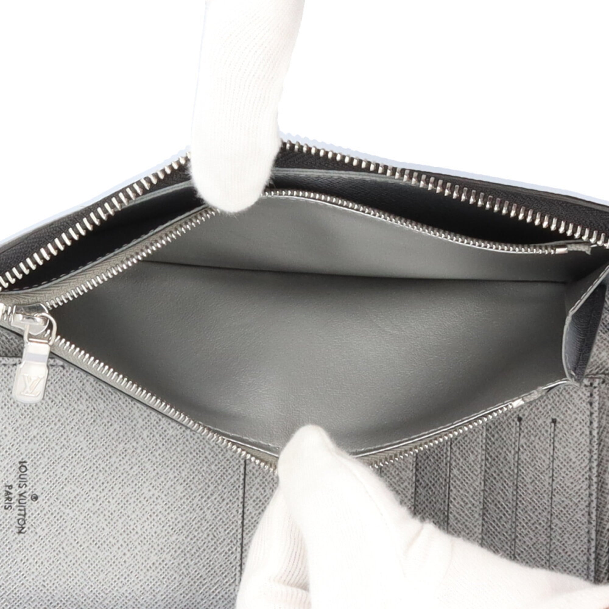 Louis Vuitton Silver Taiga Leather Leather Long Wallet
