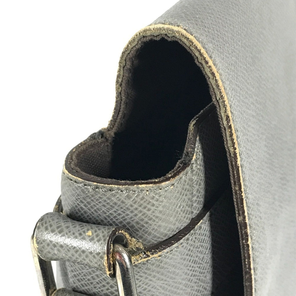 Louis Vuitton Glacier Gray Taiga Leather Messenger Bag Shoulder Bag