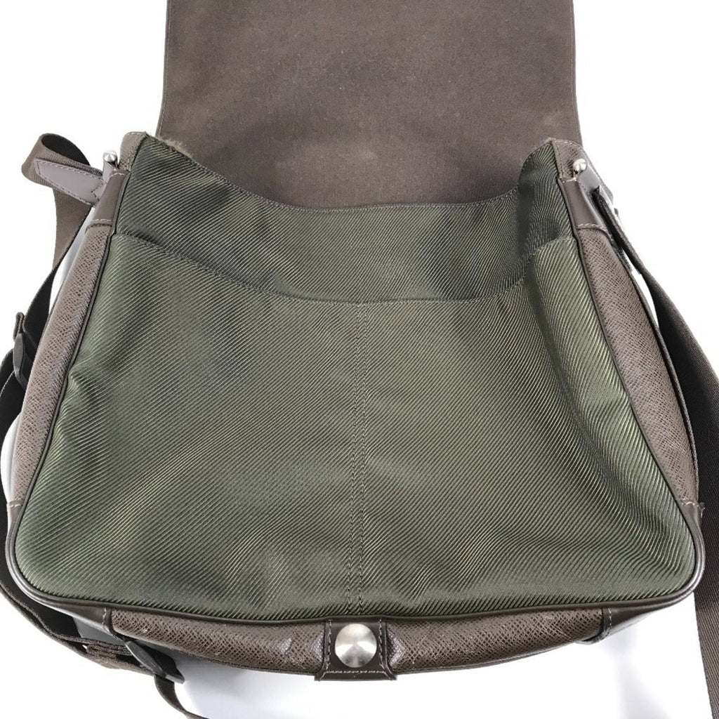 Louis Vuitton Brown Grizzly Taiga Leather Messenger Bag Shoulder Bag