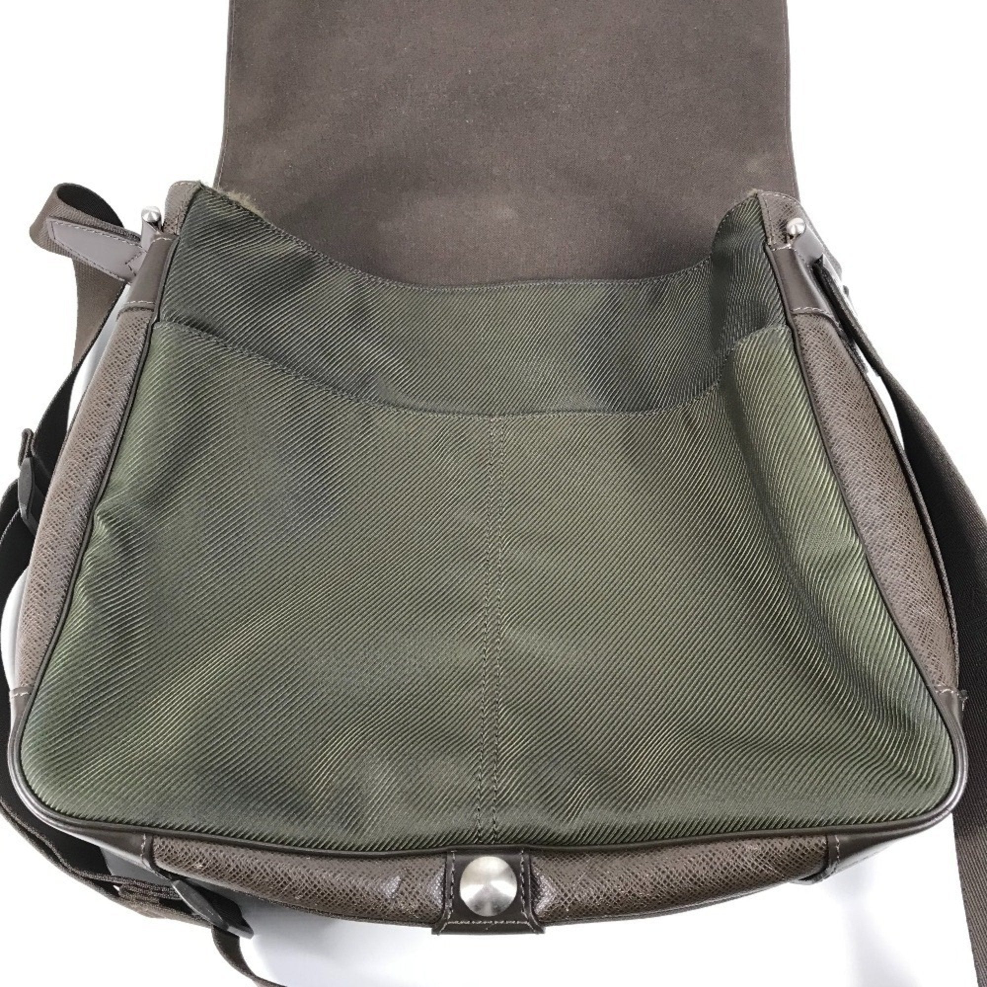 Louis Vuitton Brown Grizzly Taiga Leather Messenger Bag Shoulder Bag