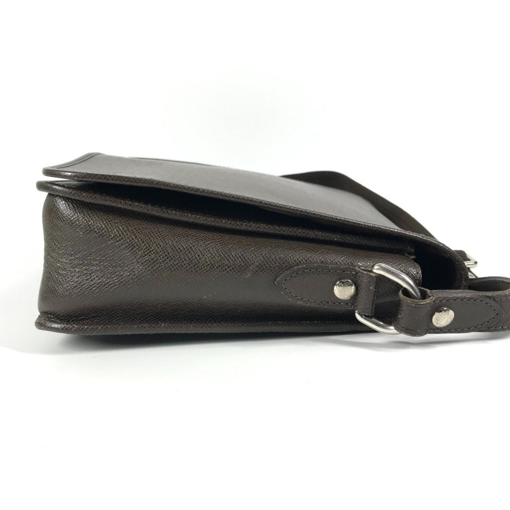 Louis Vuitton Brown Grizzly Taiga Leather Messenger Bag Shoulder Bag