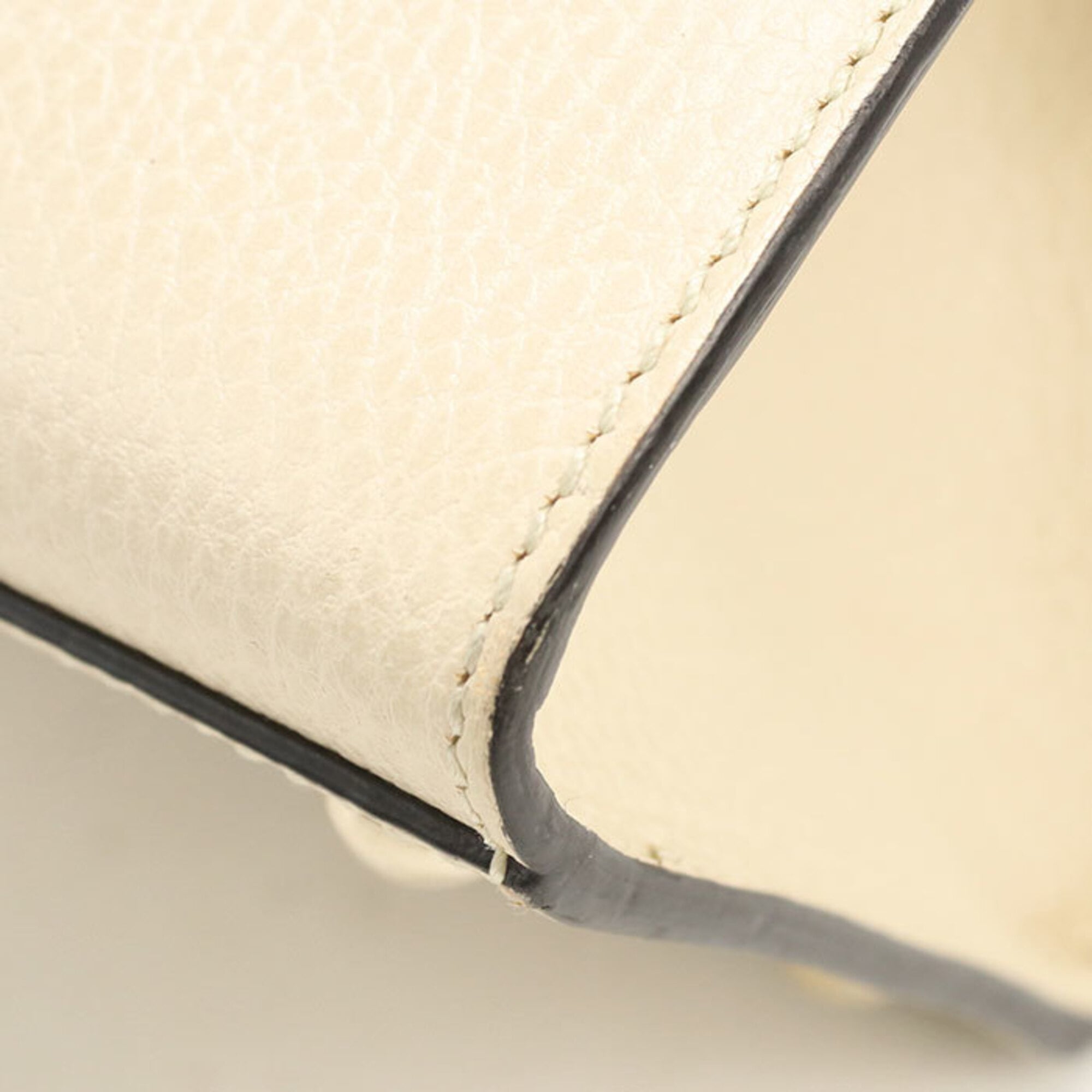 Gucci Ivory Leather Handbag (Pre-Owned)