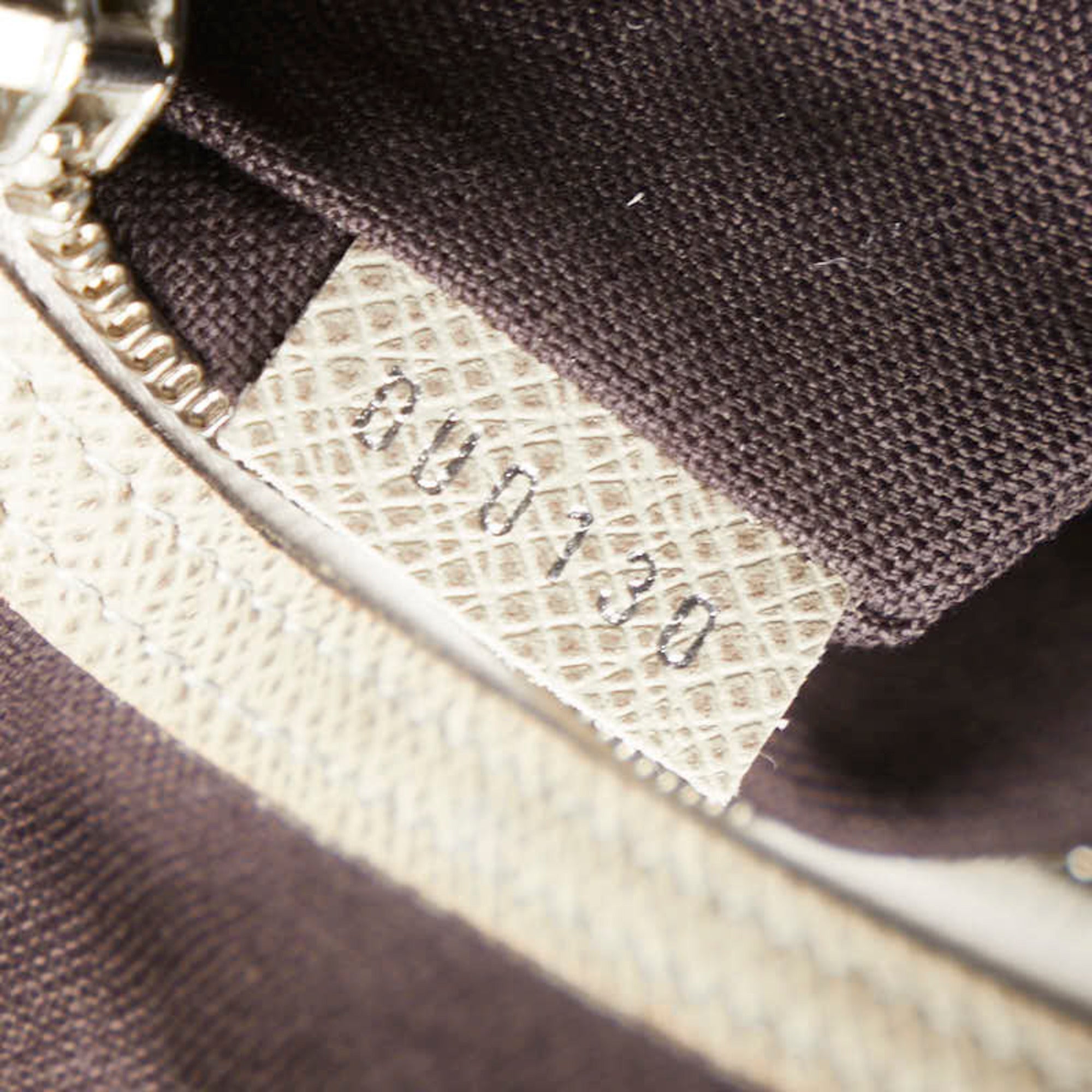 Louis Vuitton Taiga Beige Polaire Taiga Leather Shoulder Bag