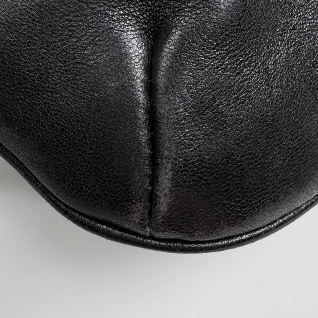 Saint Laurent Black Leather Sling Bag (Pre-Owned)