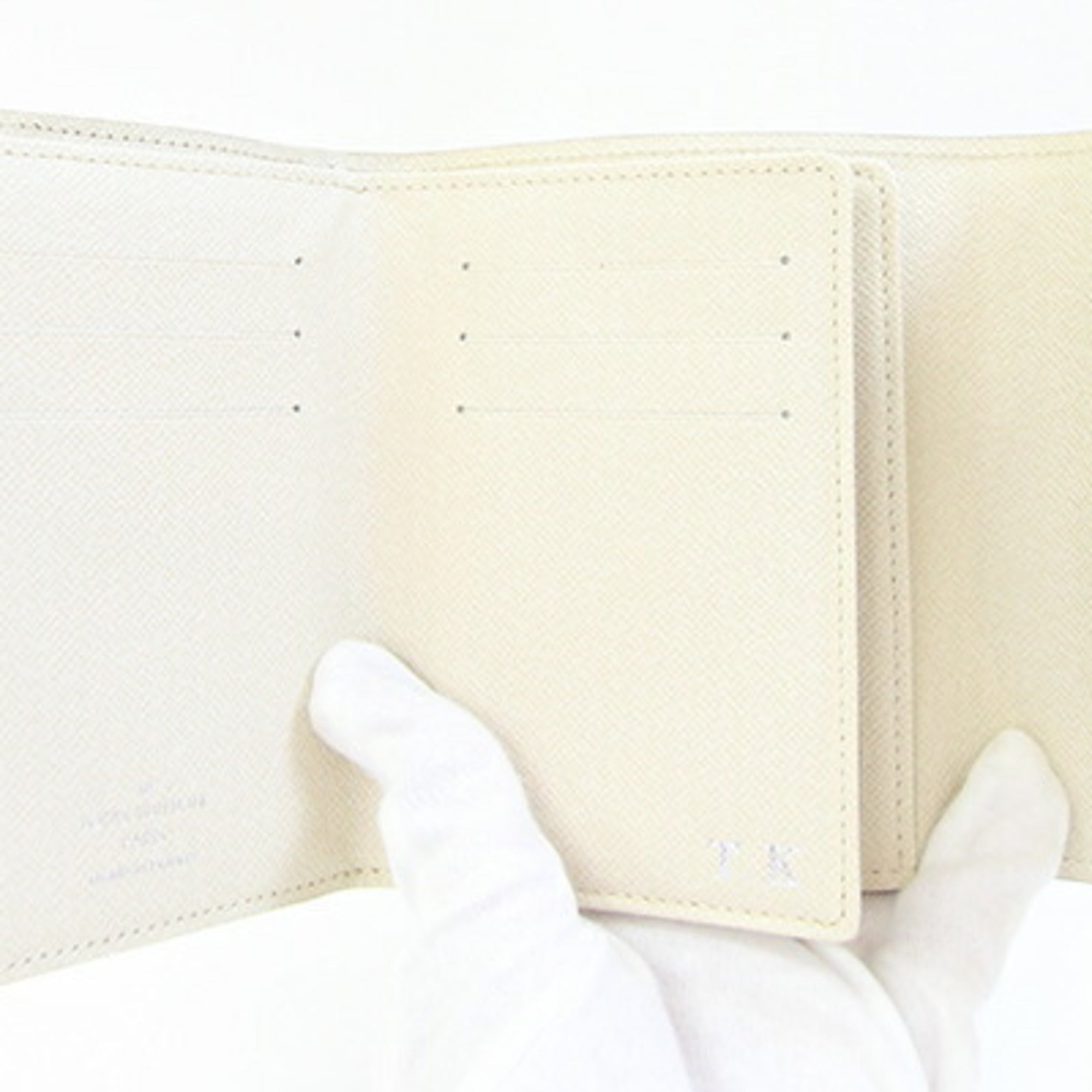 Louis Vuitton Ivory Lv Off White Wallet (Tri-Fold)