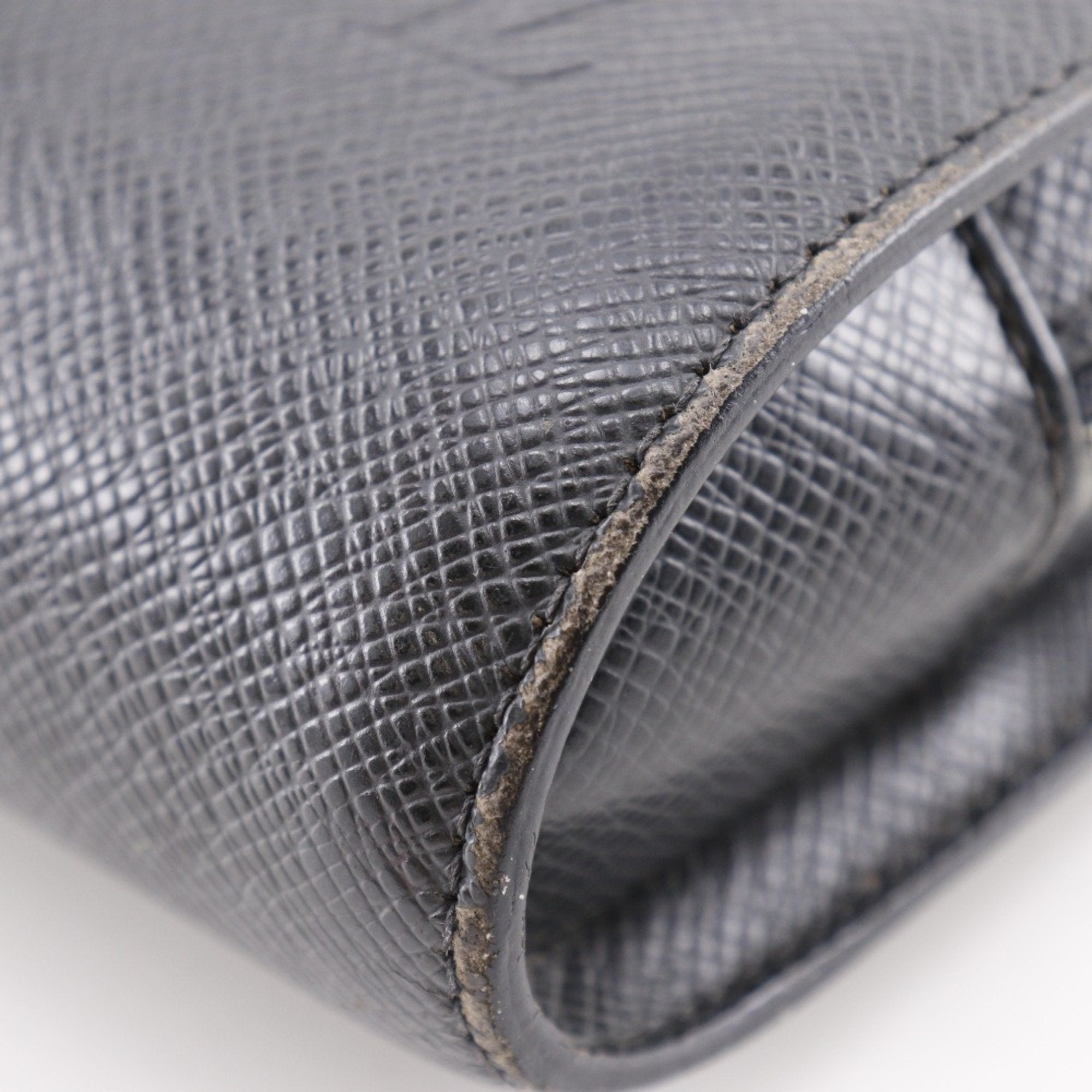 Louis Vuitton Taiga Ardoise Black Taiga Leather Handbag