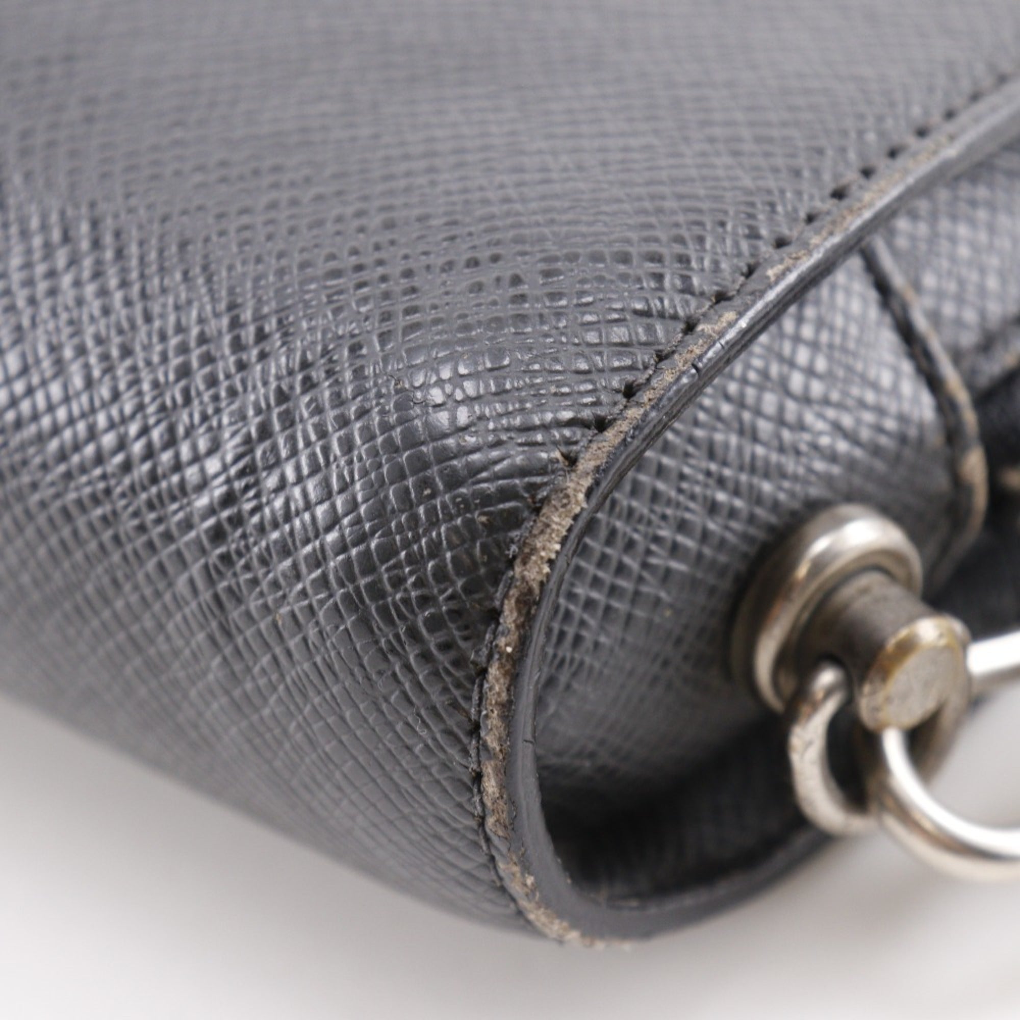Louis Vuitton Taiga Ardoise Black Taiga Leather Handbag
