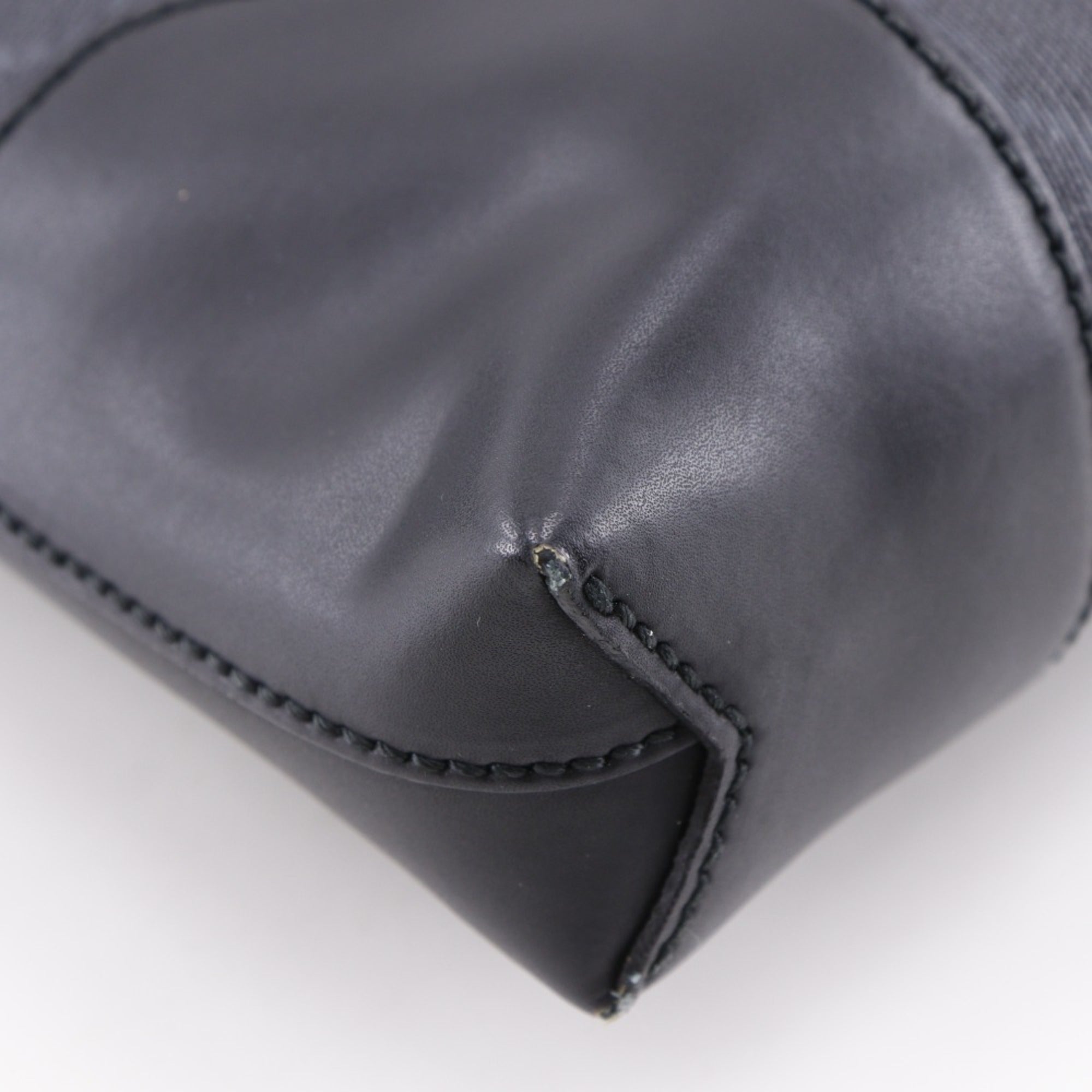 Gucci Black Gg Supreme Messenger Bag Shoulder Bag (Pre-Owned)