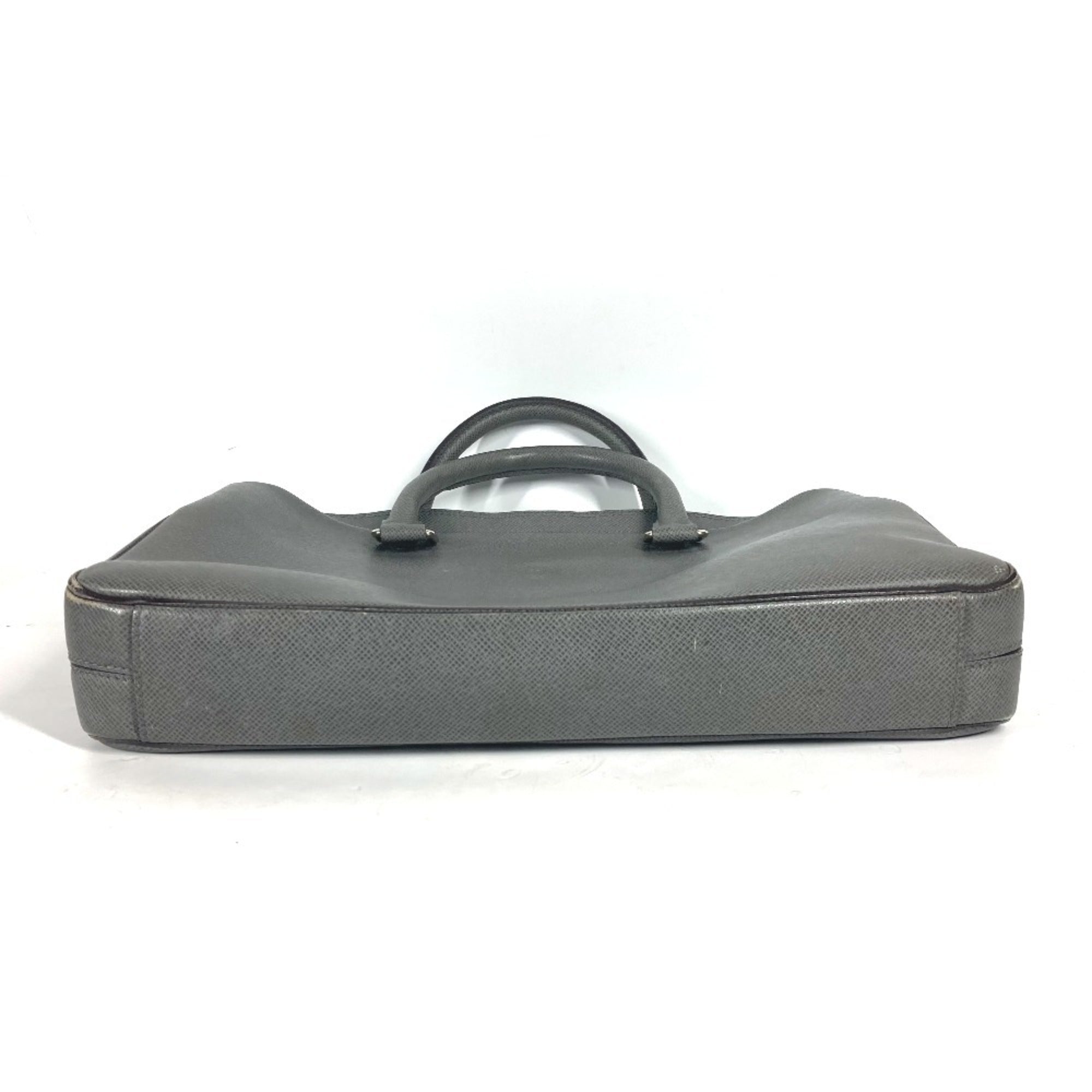 Louis Vuitton Glacier Gray Taiga Leather Leather Briefcase