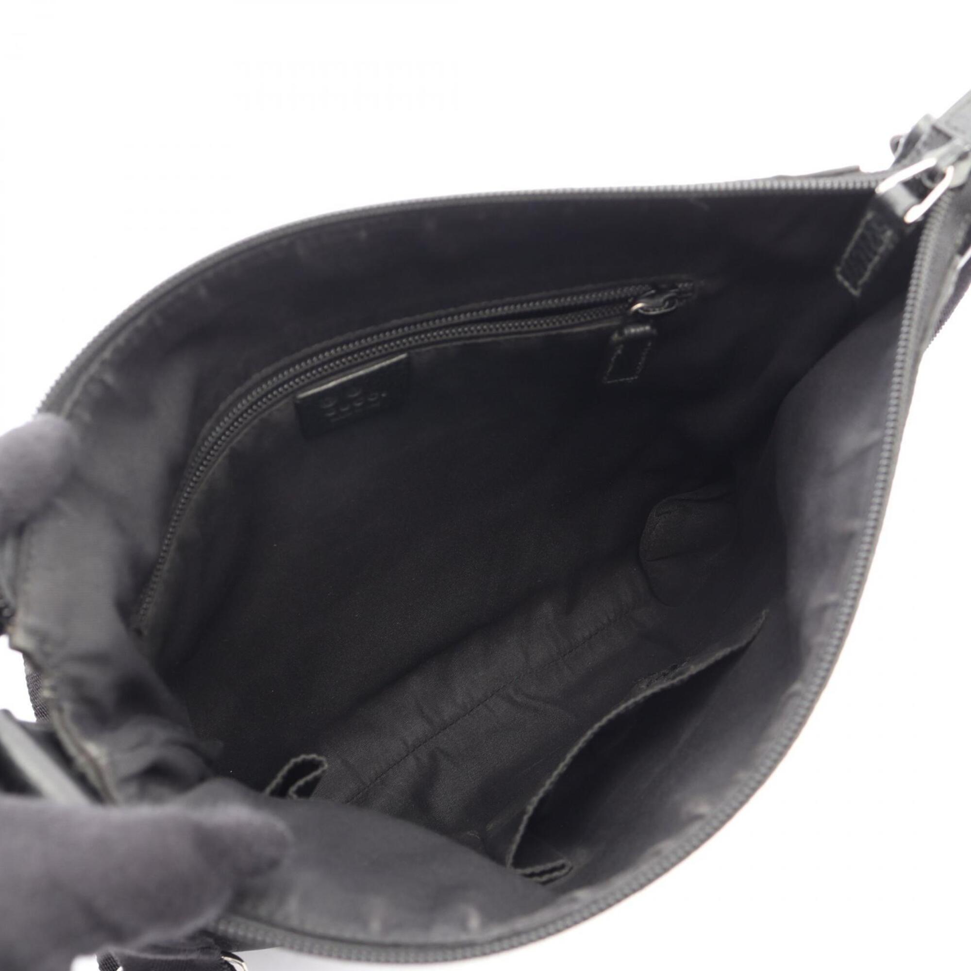 Gucci Black Nylon Leather Handbag Shoulder Bag (Pre-Owned)