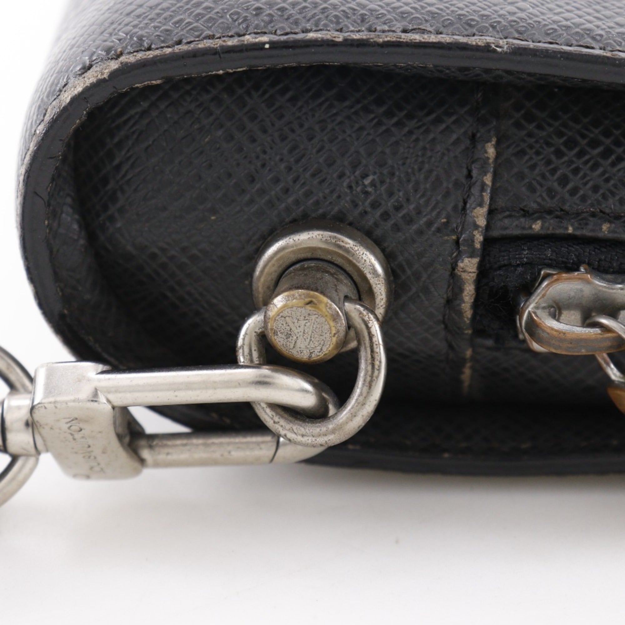 Louis Vuitton Taiga Ardoise Black Taiga Leather Handbag