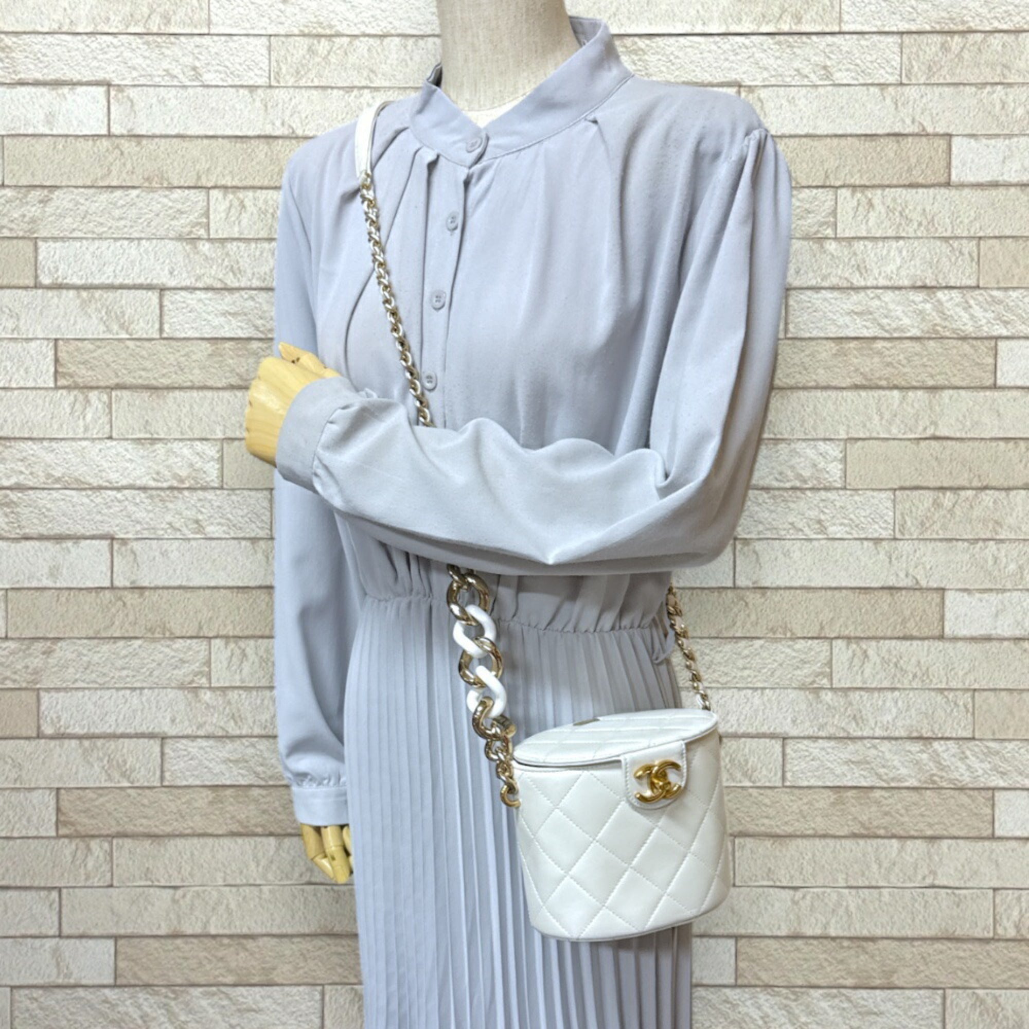 Chanel White Leather Shoulder Bag Vanity Bag