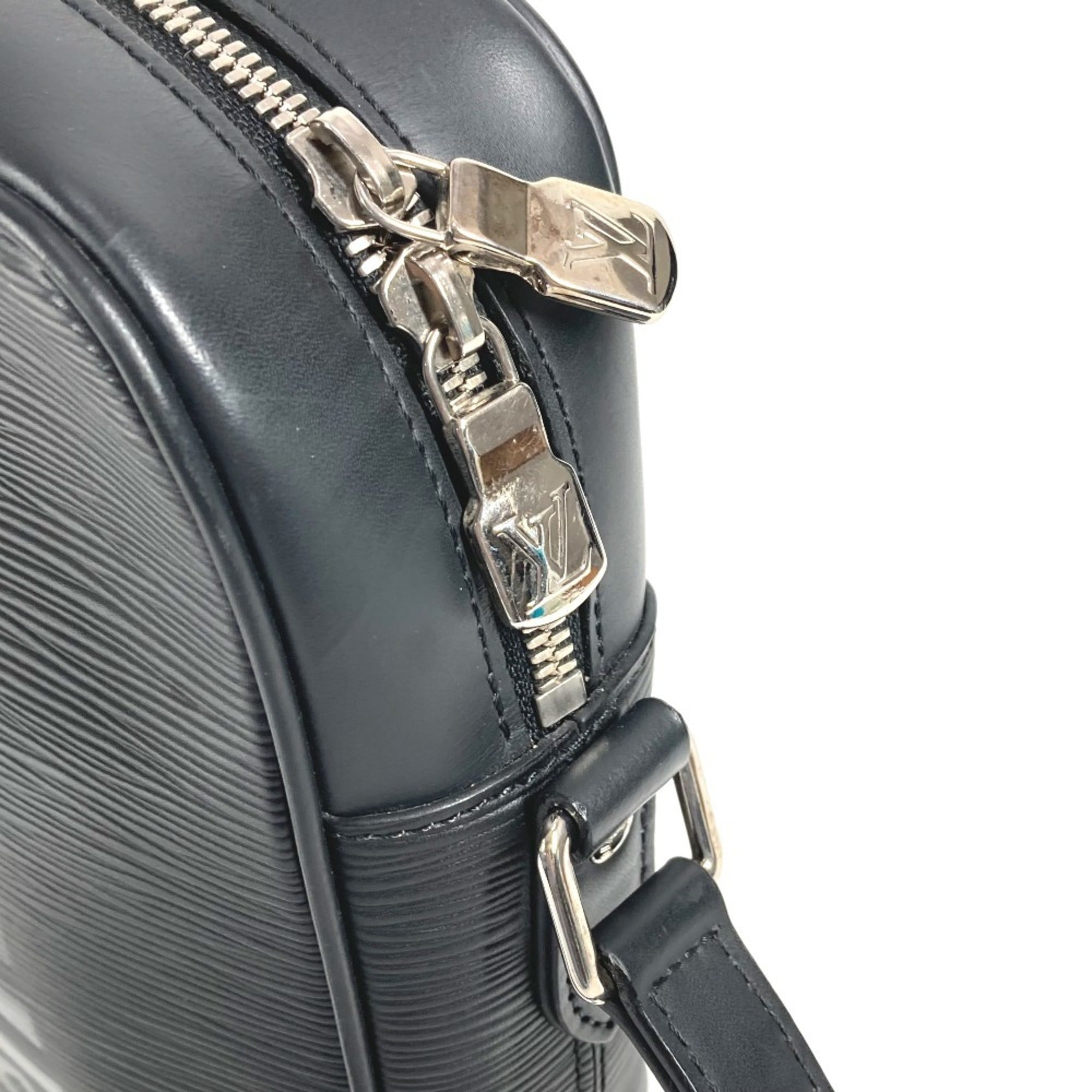 Louis Vuitton Black Epi Leather Pochette Shoulder Bag