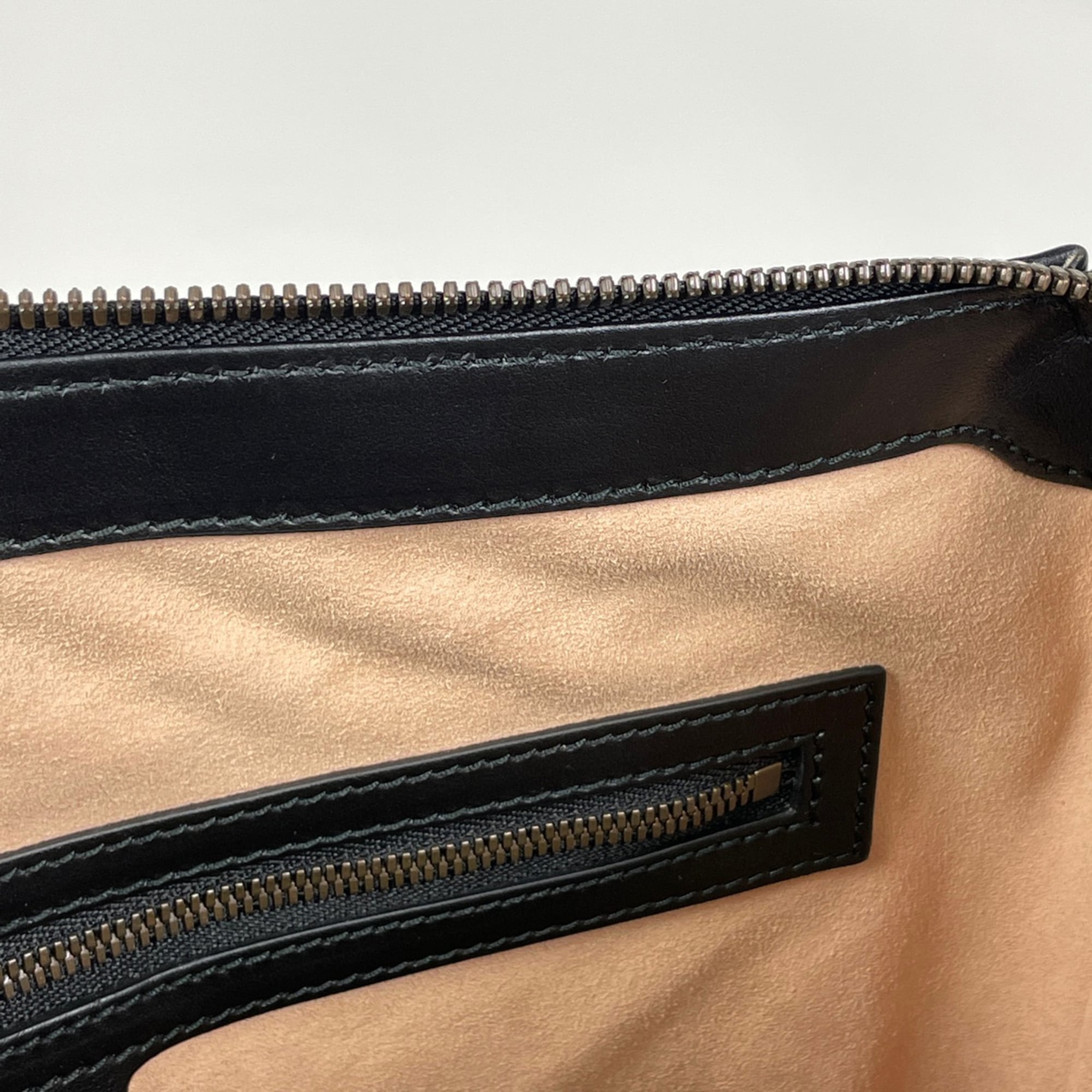 Gucci Gg Marmont Black Leather Shoulder Bag (Pre-Owned)