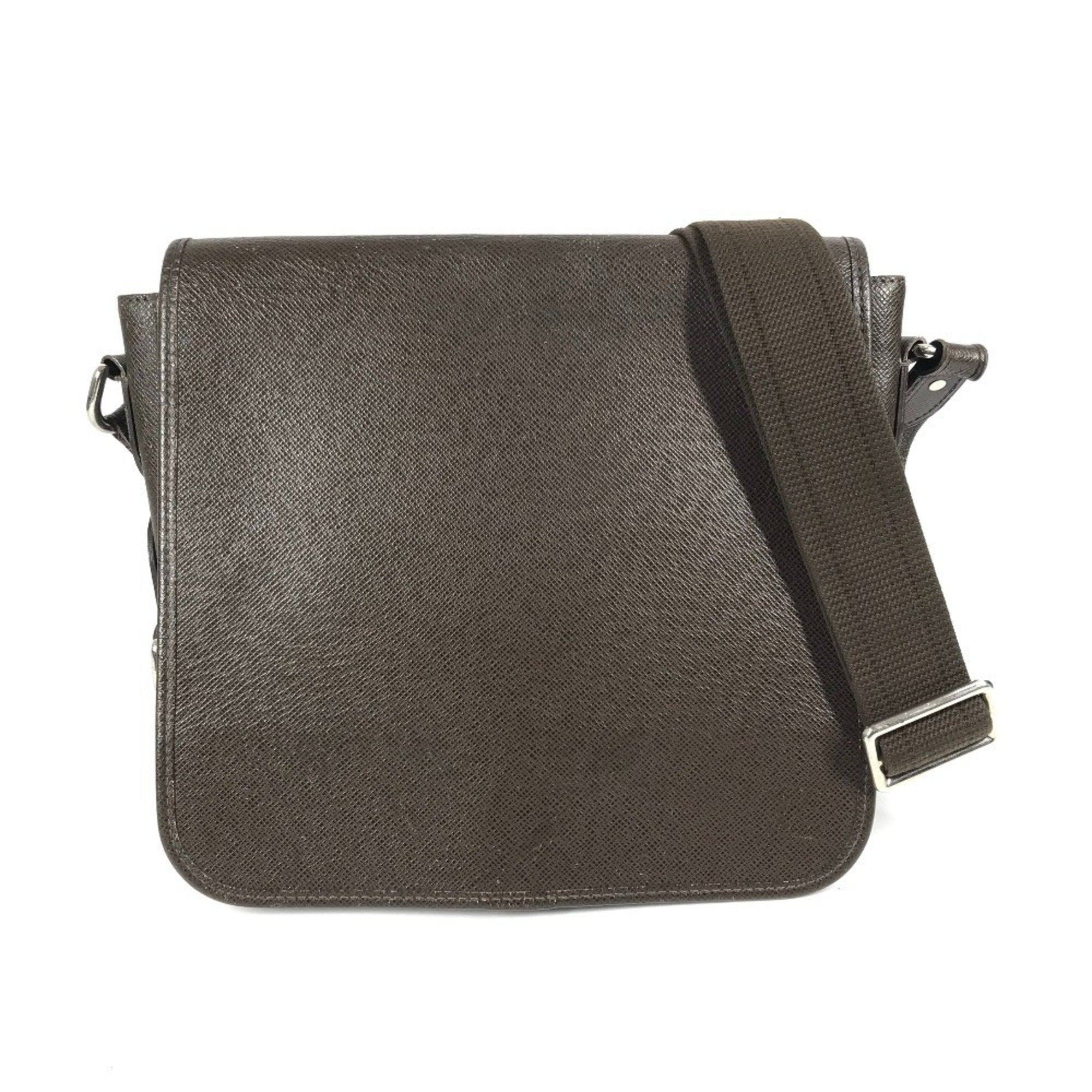 Louis Vuitton Brown Grizzly Taiga Leather Messenger Bag Shoulder Bag
