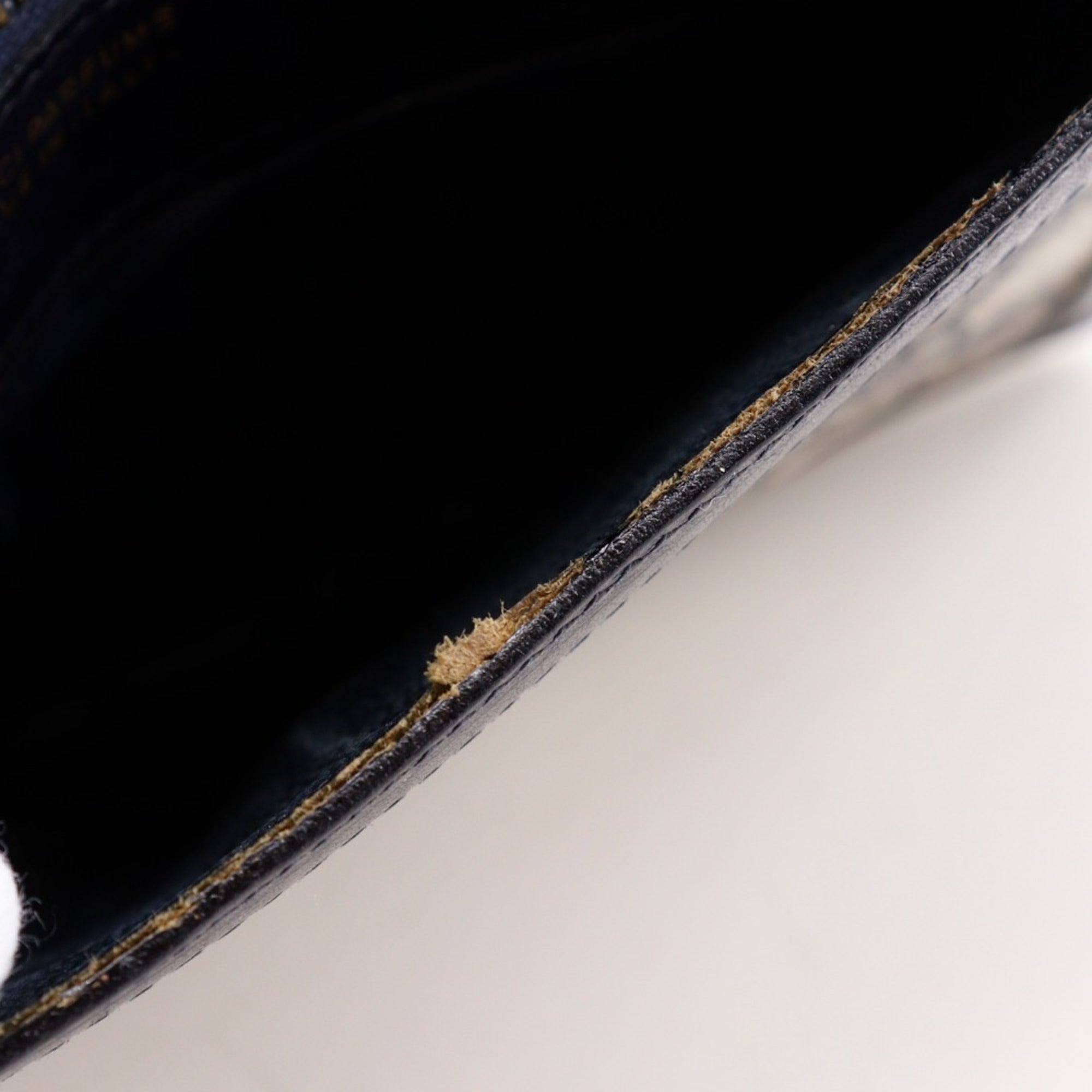 Gucci Navy Gg Supreme Pouch (Pre-Owned)
