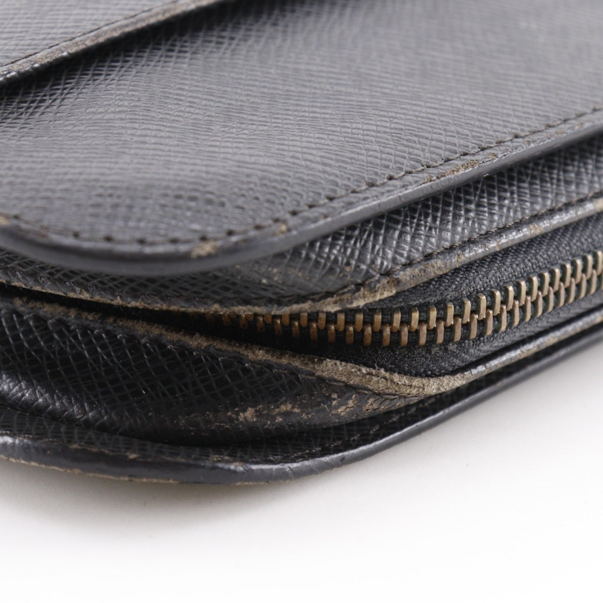 Louis Vuitton Taiga Ardoise Black Taiga Leather Handbag