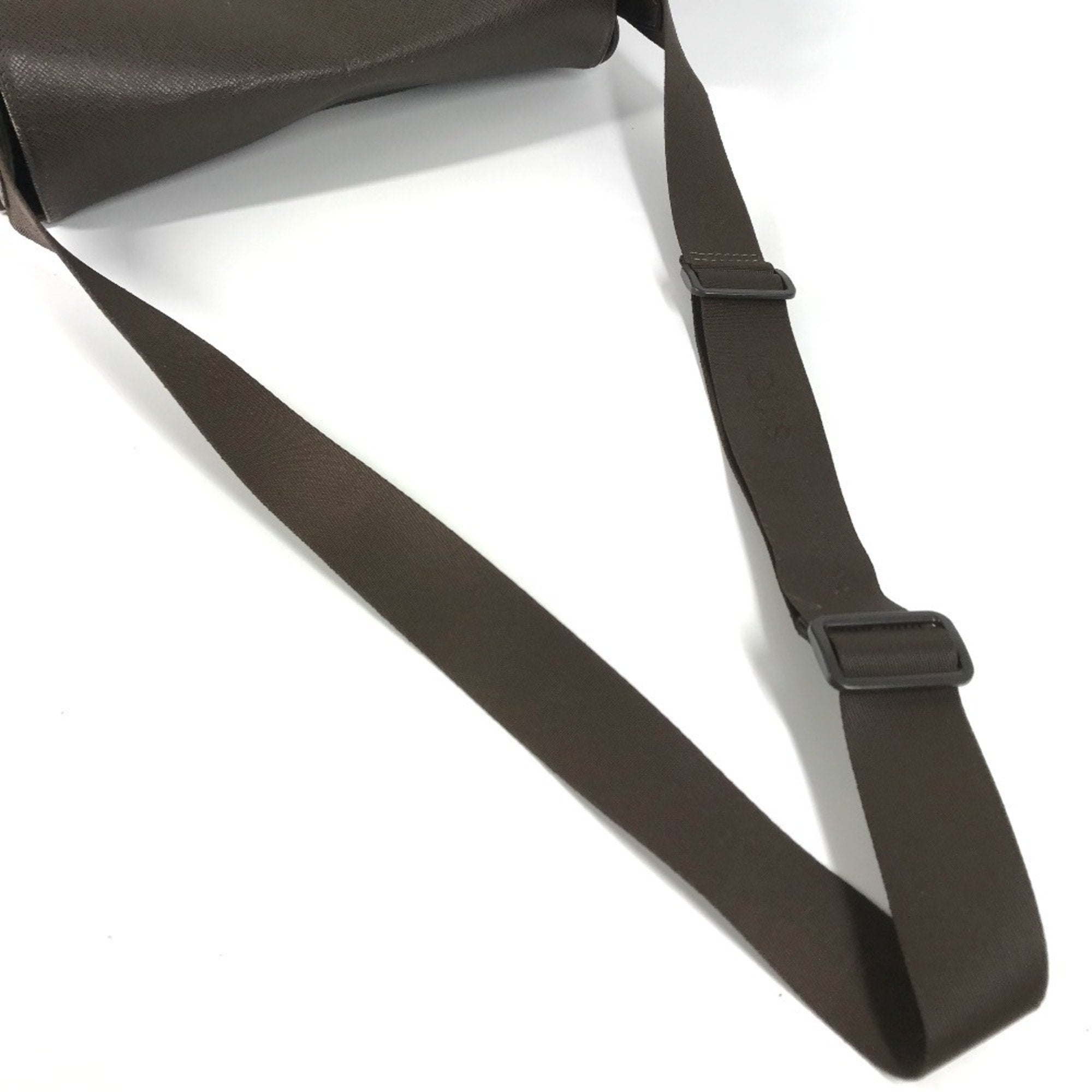 Louis Vuitton Brown Grizzly Taiga Leather Messenger Bag Shoulder Bag
