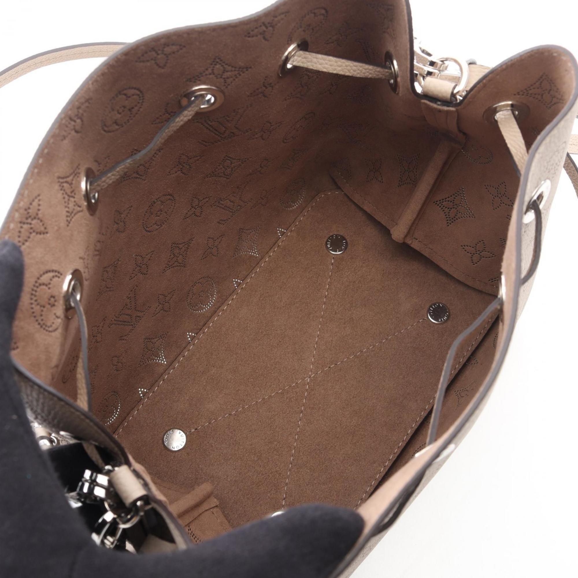 Louis Vuitton Beige Galle Mahina Leather Leather Handbag Pouch