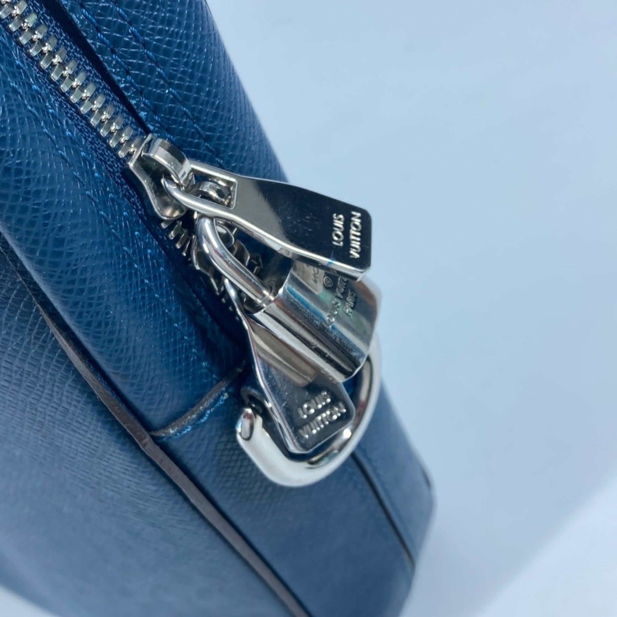 Louis Vuitton Navy Ocean Taiga Leather Briefcase Handbag