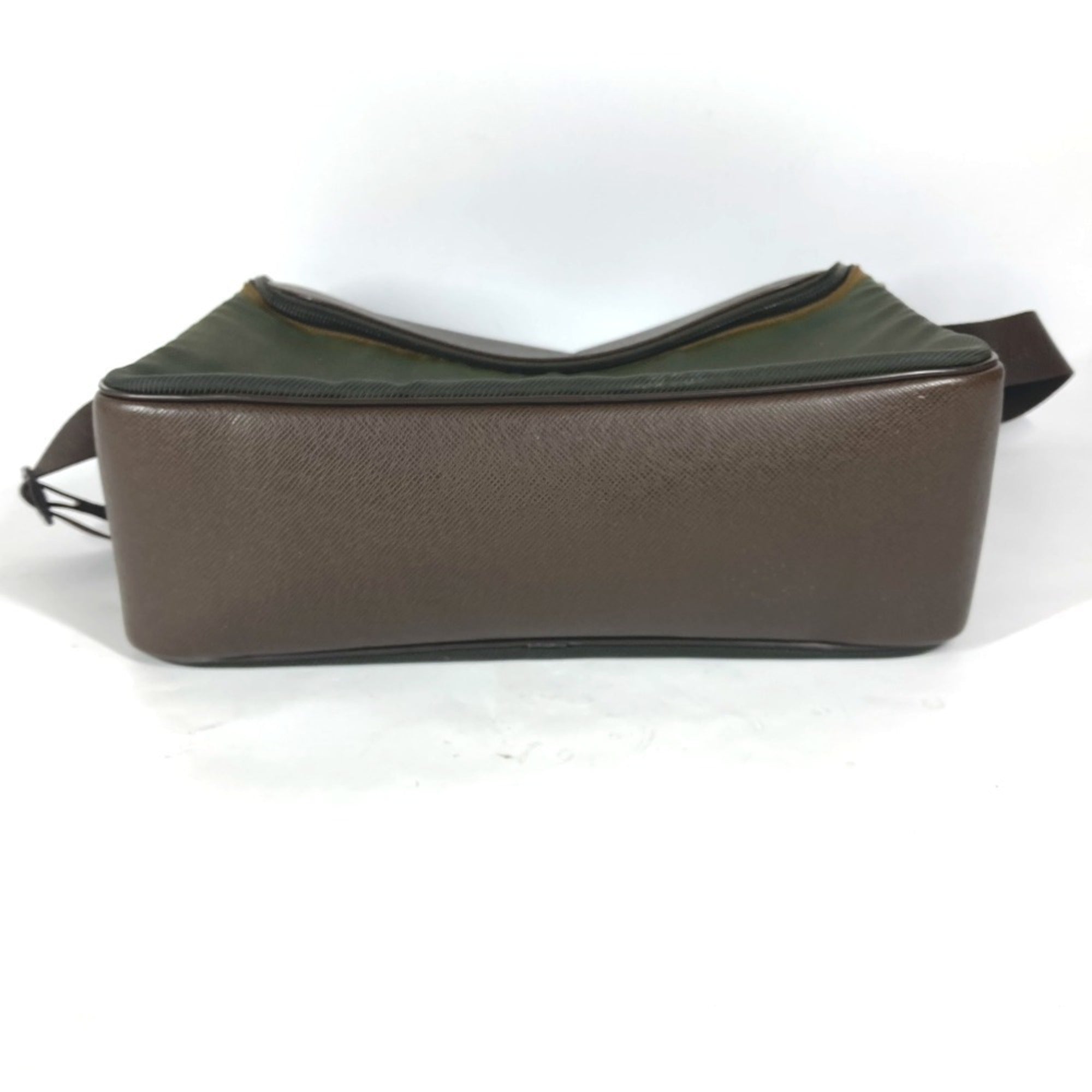 Louis Vuitton Brown Taiga Leather Nylon Messenger Bag Shoulder Bag