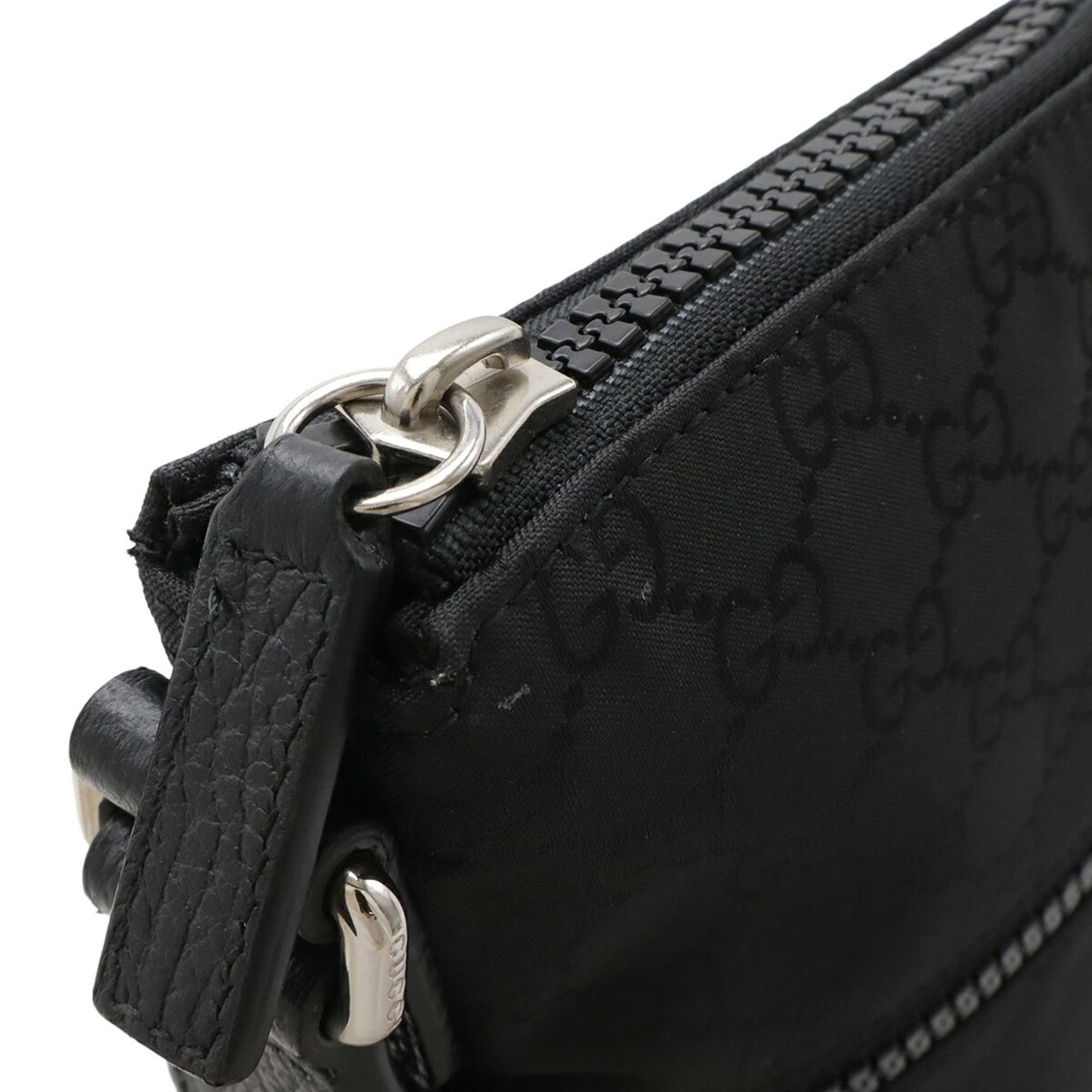Gucci Black Gray Nylon Leather Shoulder Bag (Pre-Owned)