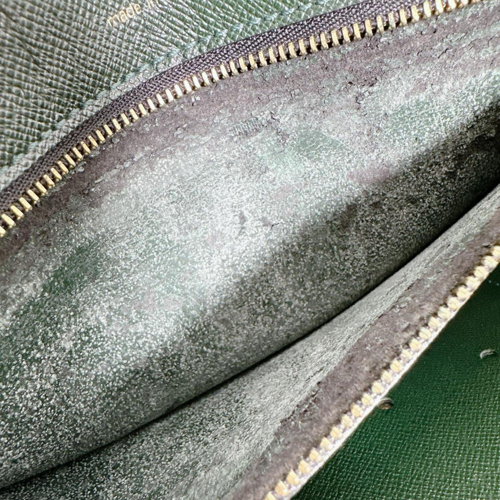 Louis Vuitton Episea Green Taiga Leather Clutch Bag