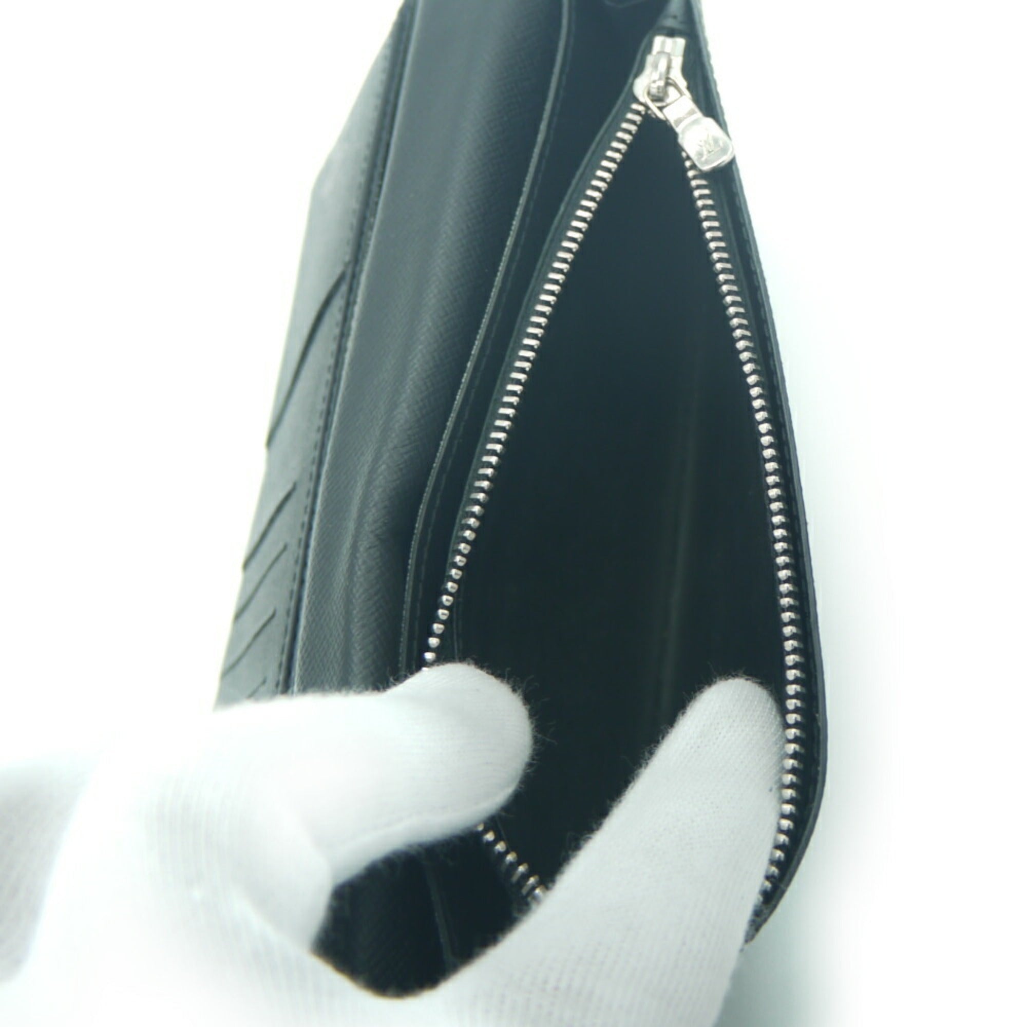 Louis Vuitton Noir Taiga Leather Long Wallet