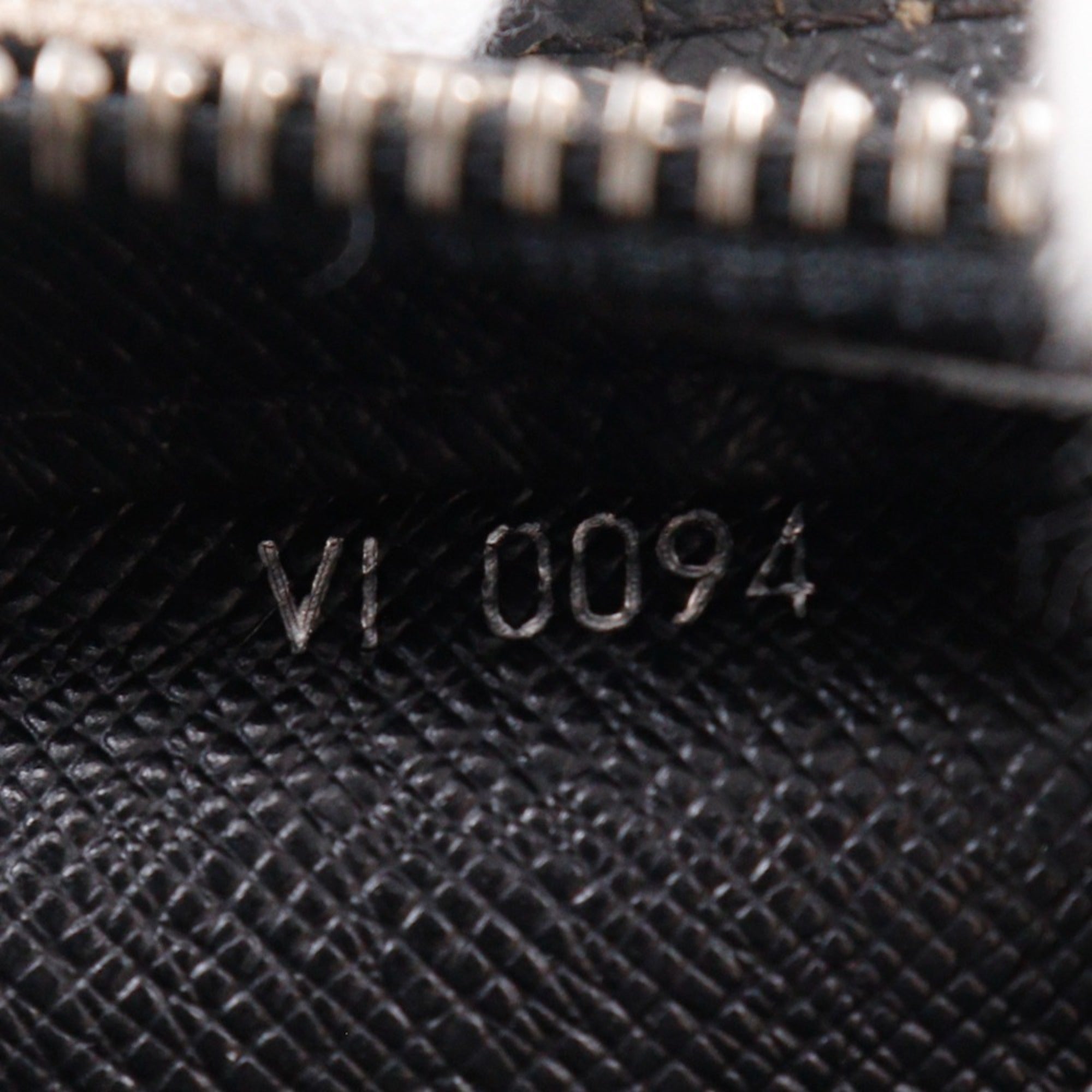 Louis Vuitton Taiga Ardoise Black Taiga Leather Handbag