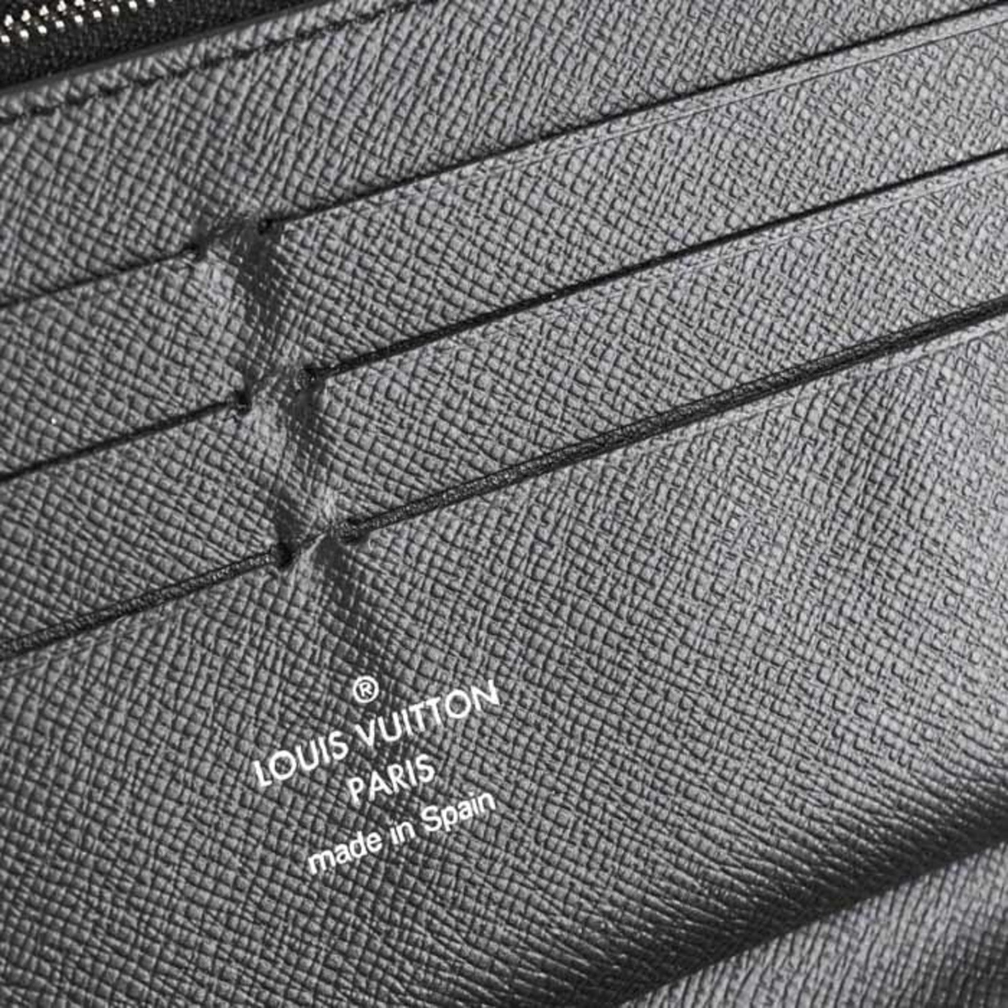 Louis Vuitton Black Taiga Leather Wallet (Tri-Fold)