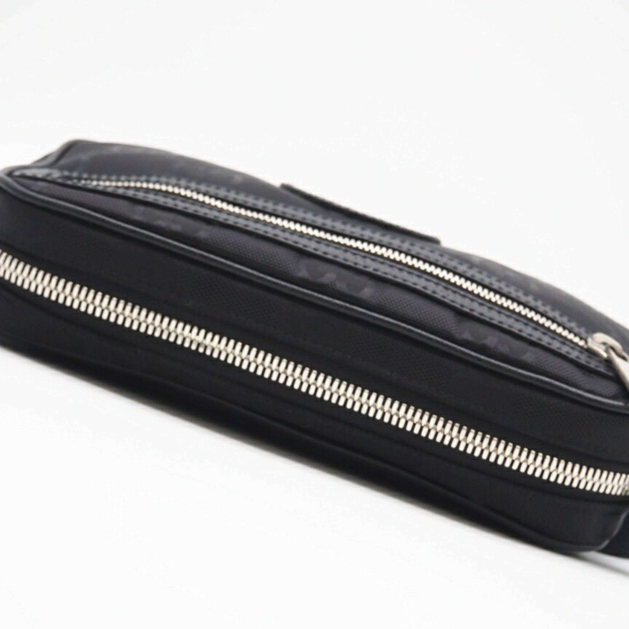 Gucci Black Nylon Leather Sling Bag (Pre-Owned)