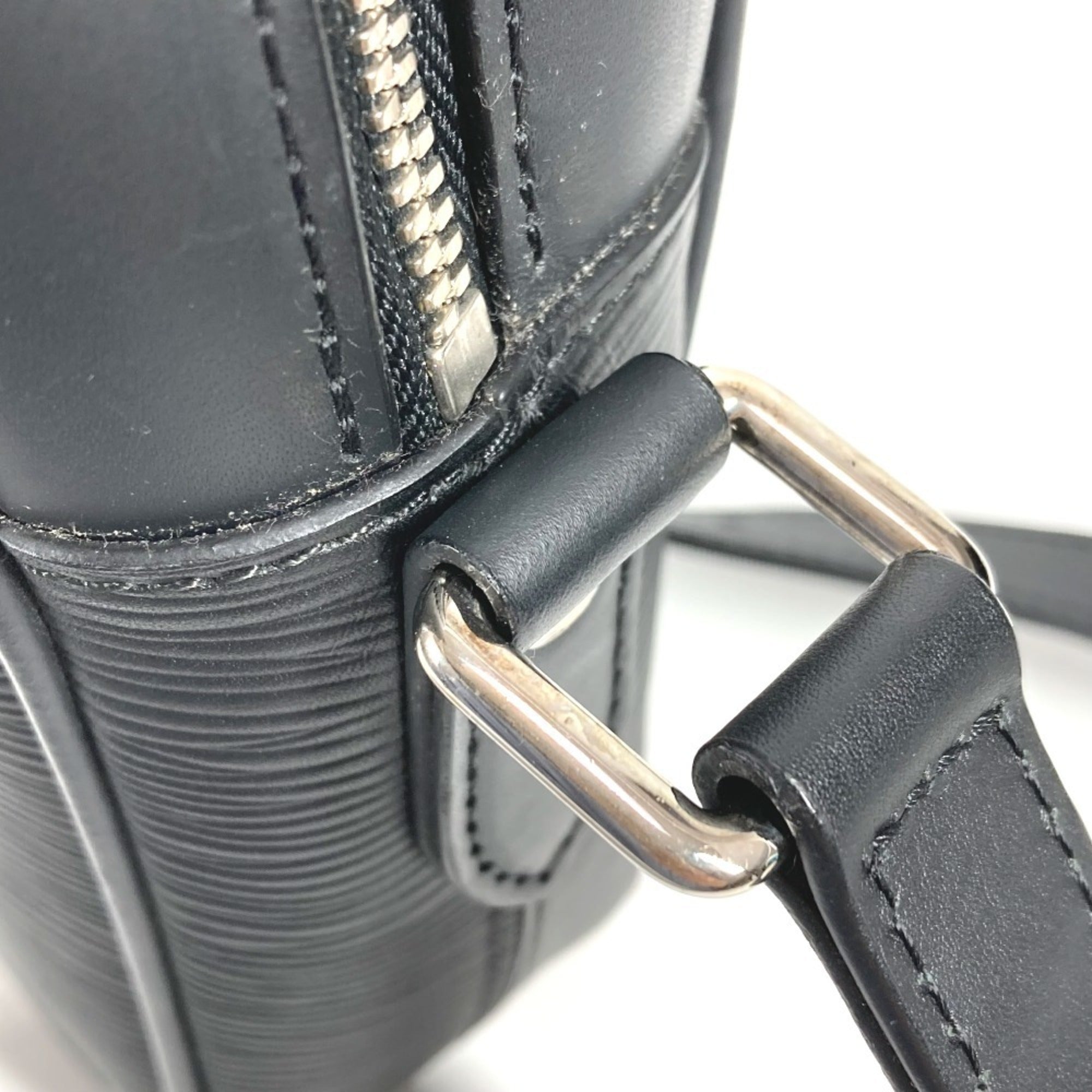 Louis Vuitton Black Epi Leather Pochette Shoulder Bag