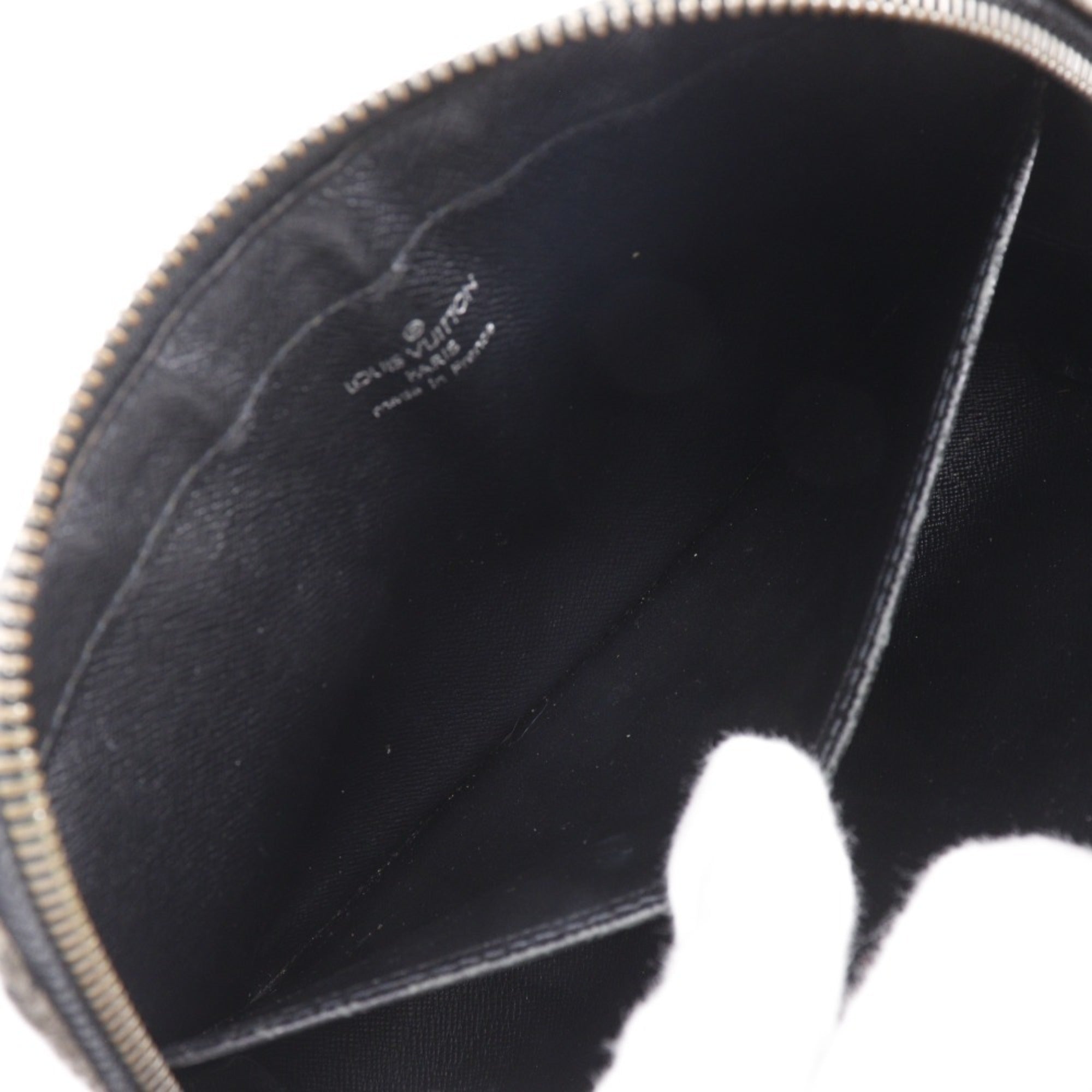 Louis Vuitton Taiga Ardoise Black Taiga Leather Handbag