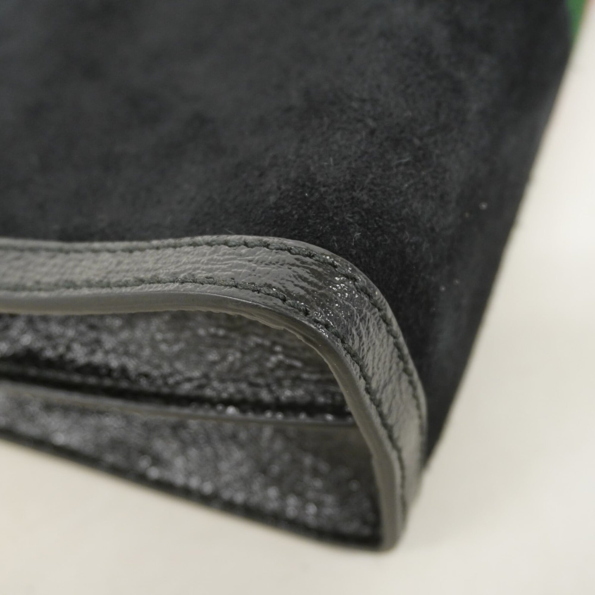 Gucci Black Suede Shoulder Bag (Pre-Owned)