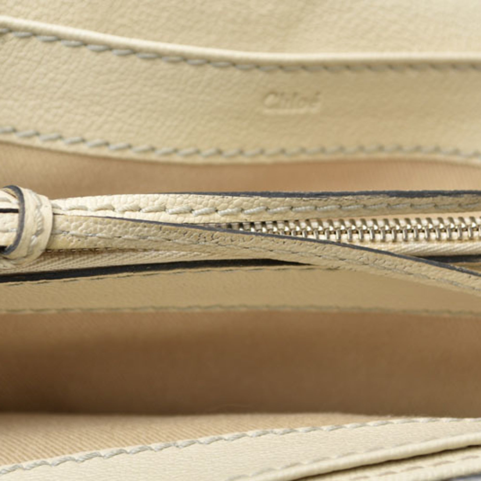 Chloé Off-White Leather Long Wallet (Bi-Fold) (Pre-Owned)