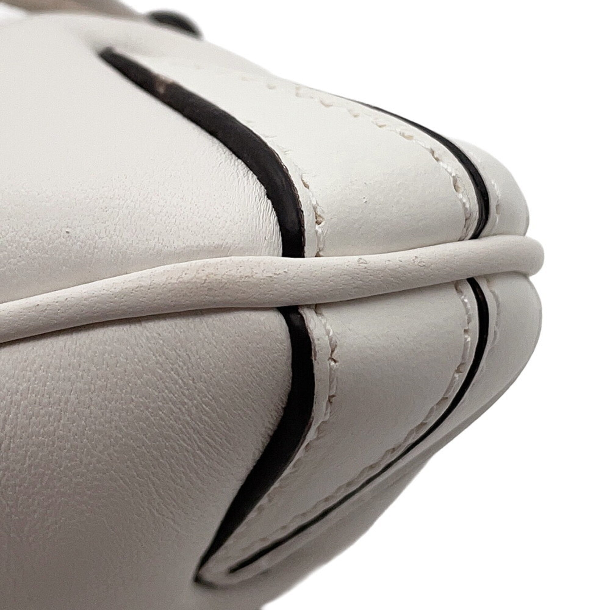 Gucci White Leather Handbag (Pre-Owned)