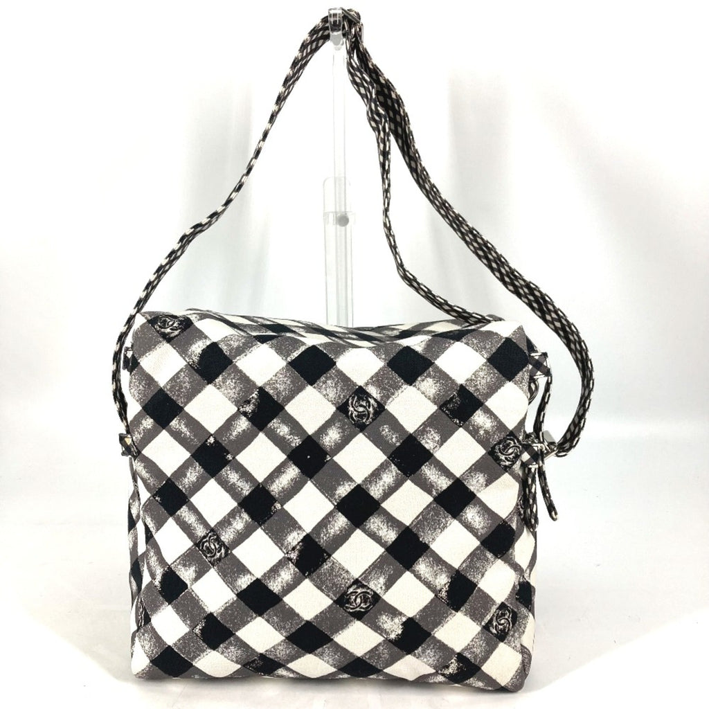 Chanel White Cloth Shoulder Bag