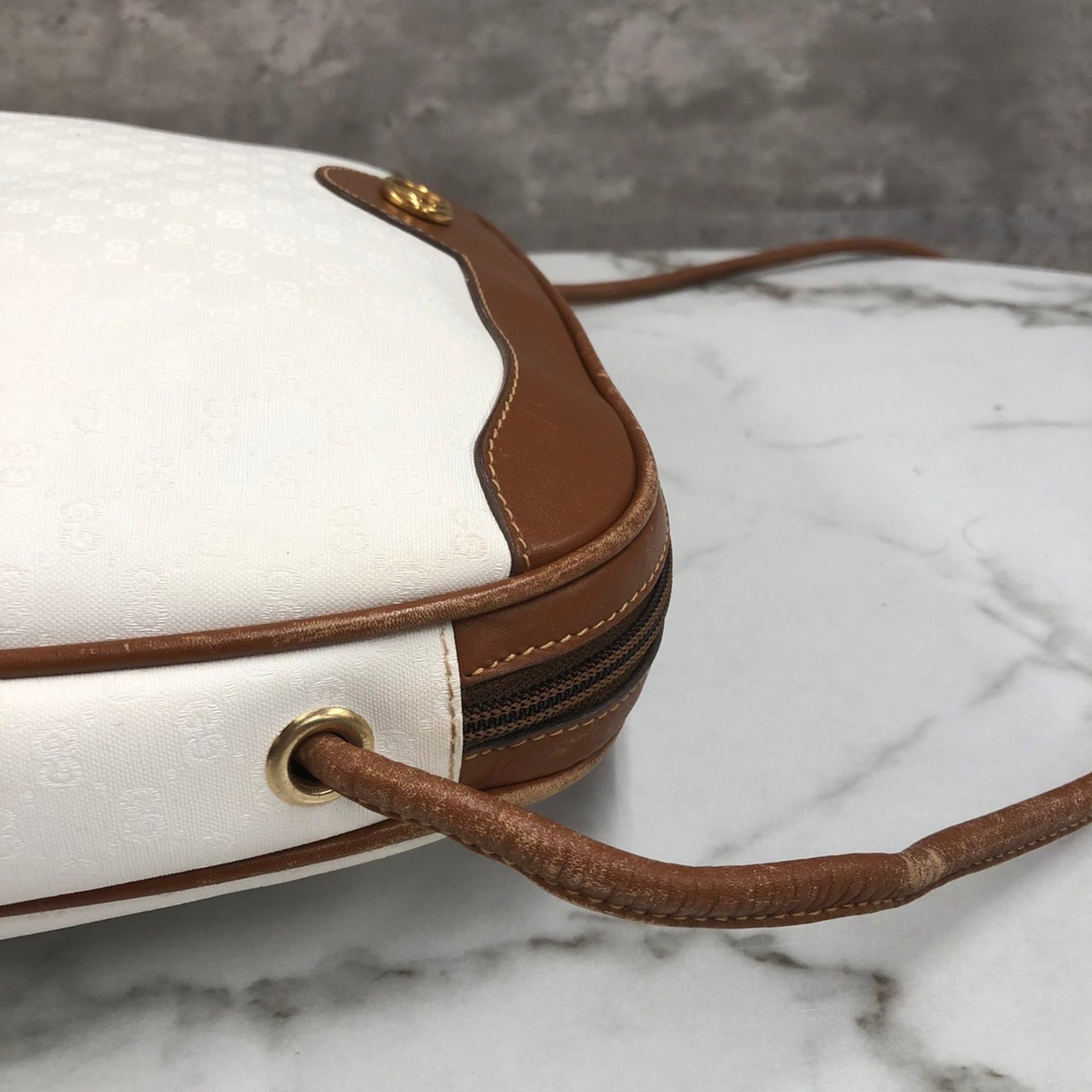 Gucci Microguccissima White Micro Gg Leather Shoulder Bag (Pre-Owned)