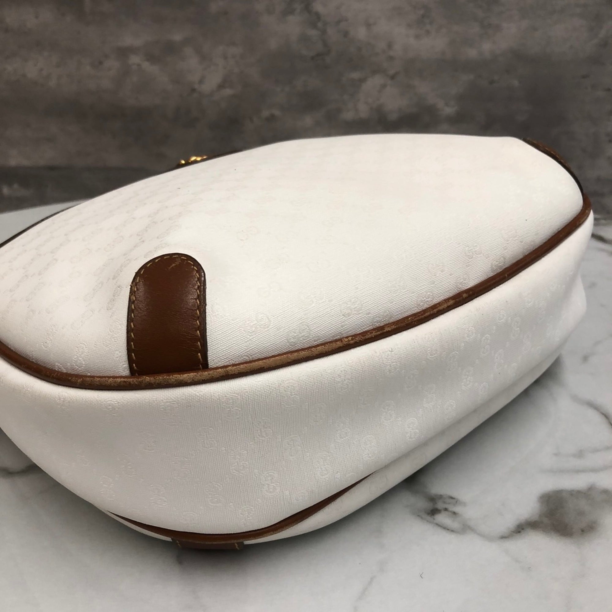 Gucci Microguccissima White Micro Gg Leather Shoulder Bag (Pre-Owned)