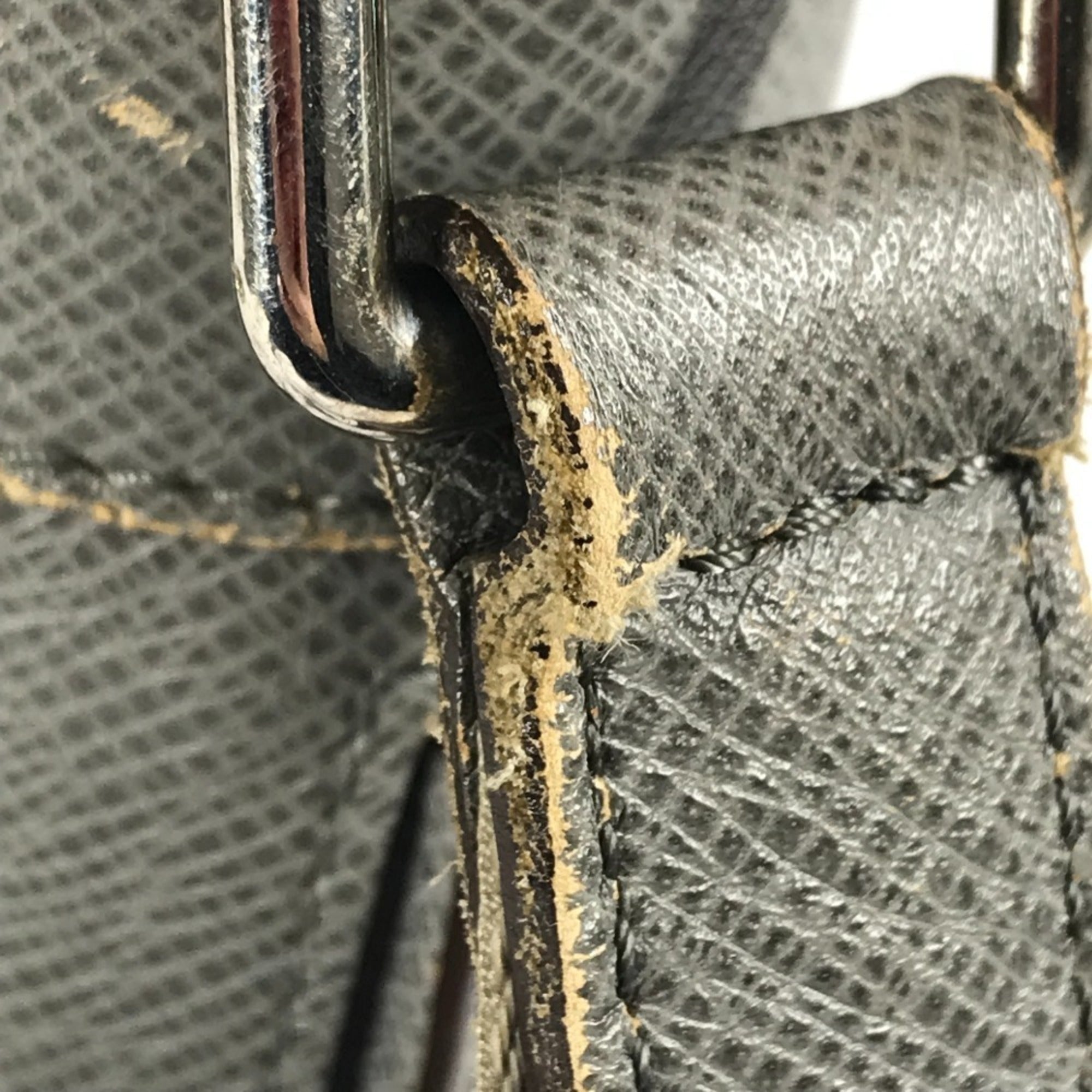 Louis Vuitton Glacier Gray Taiga Leather Messenger Bag Shoulder Bag
