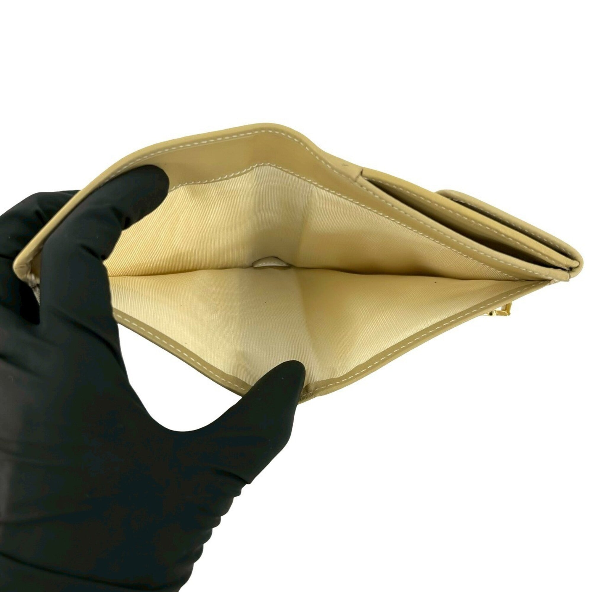Gucci Beige Leather Wallet (Bi-Fold) (Pre-Owned)