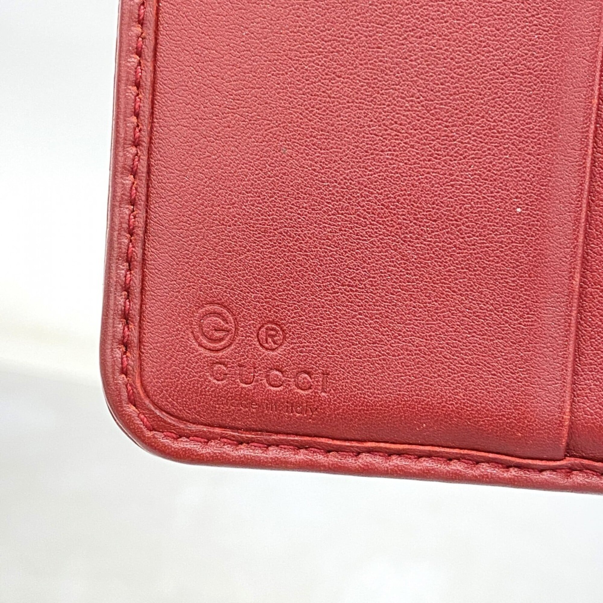 Gucci Red Color Leather Wallet (Bi-Fold) (Pre-Owned)