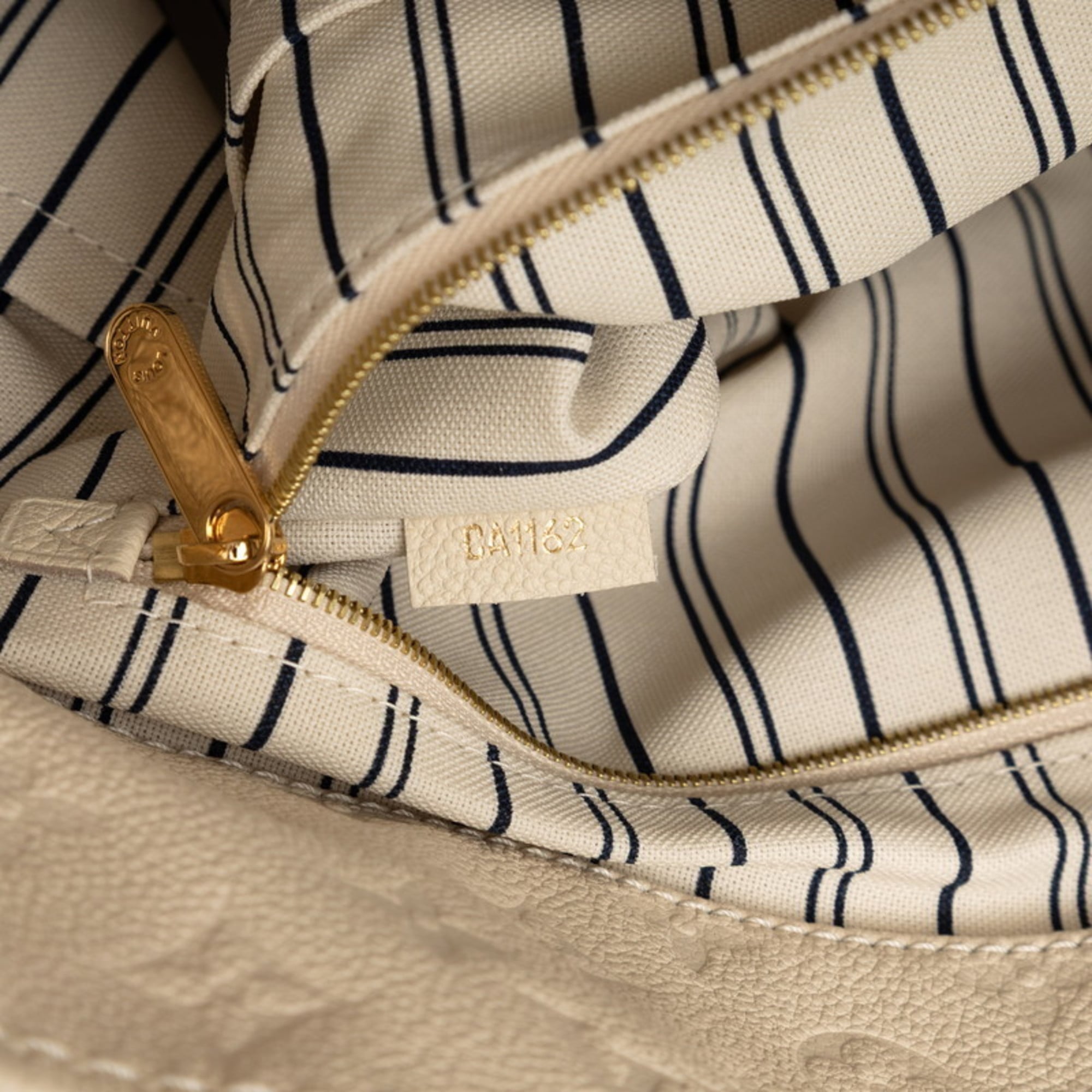 Louis Vuitton Ivory Neige Leather Shoulder Bag