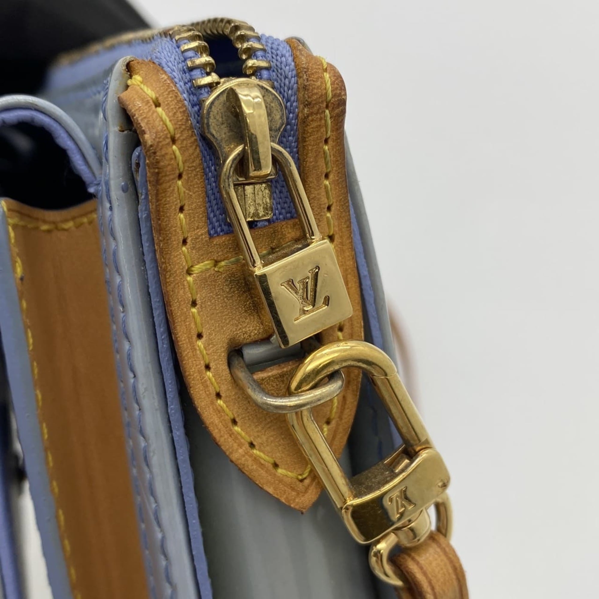 Louis Vuitton Blue Monogram Vernis Pochette Shoulder Bag