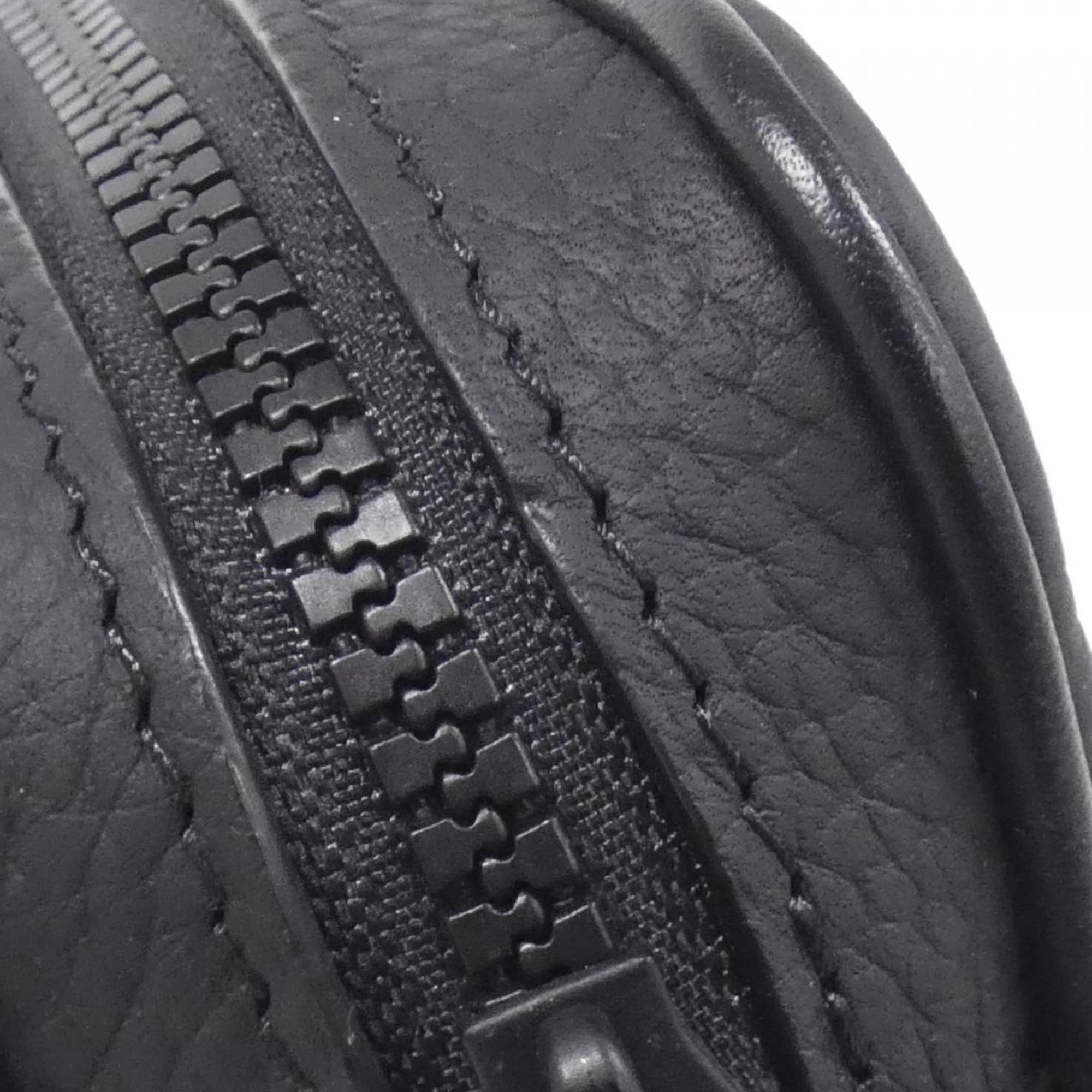 Louis Vuitton Black Leather Handbag Pochette