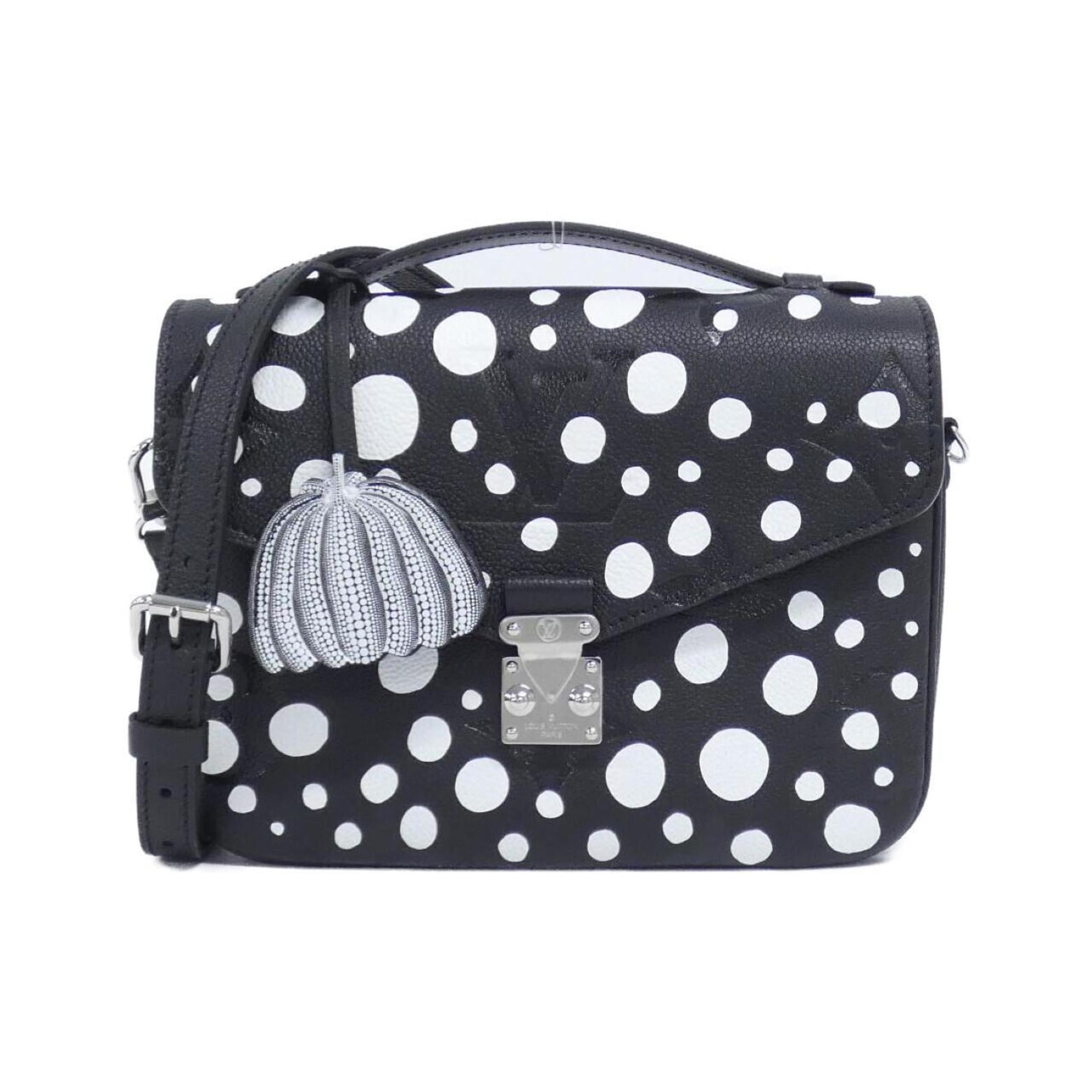 Louis Vuitton Black Leather Handbag Pochette