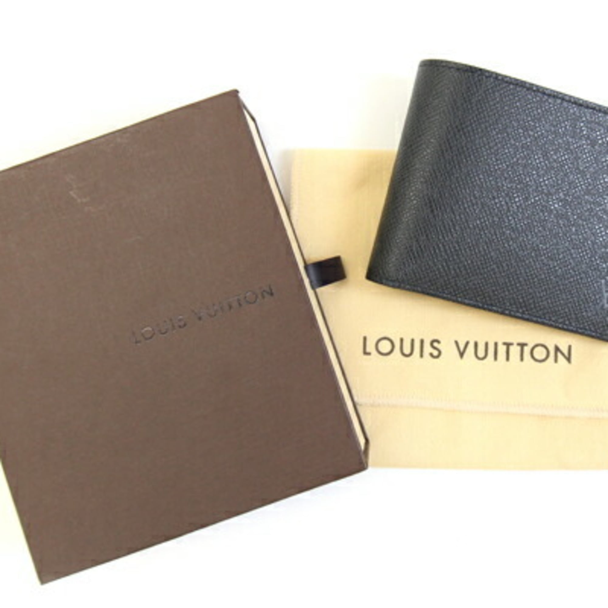 Louis Vuitton Noir Taiga Leather Leather Bill Wallet