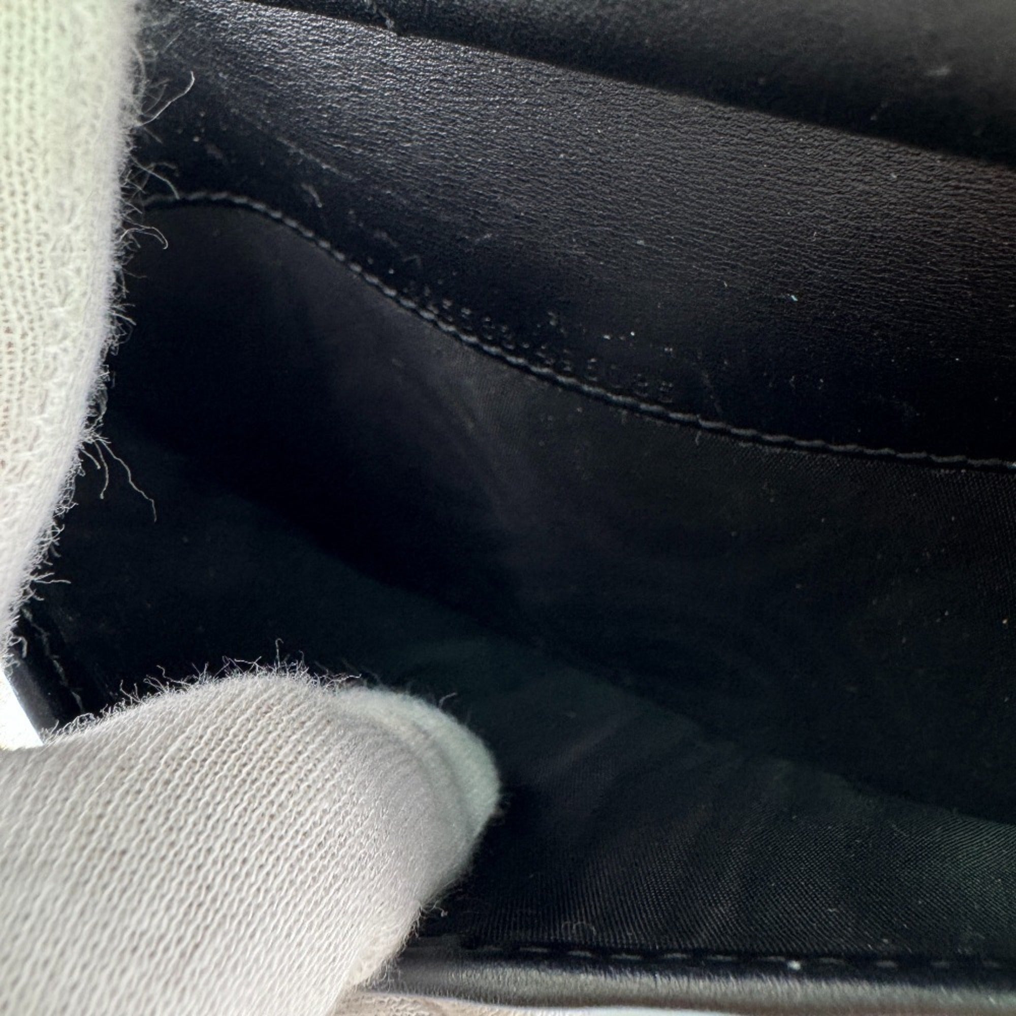 Gucci Black Leather Long Wallet (Bi-Fold) (Pre-Owned)