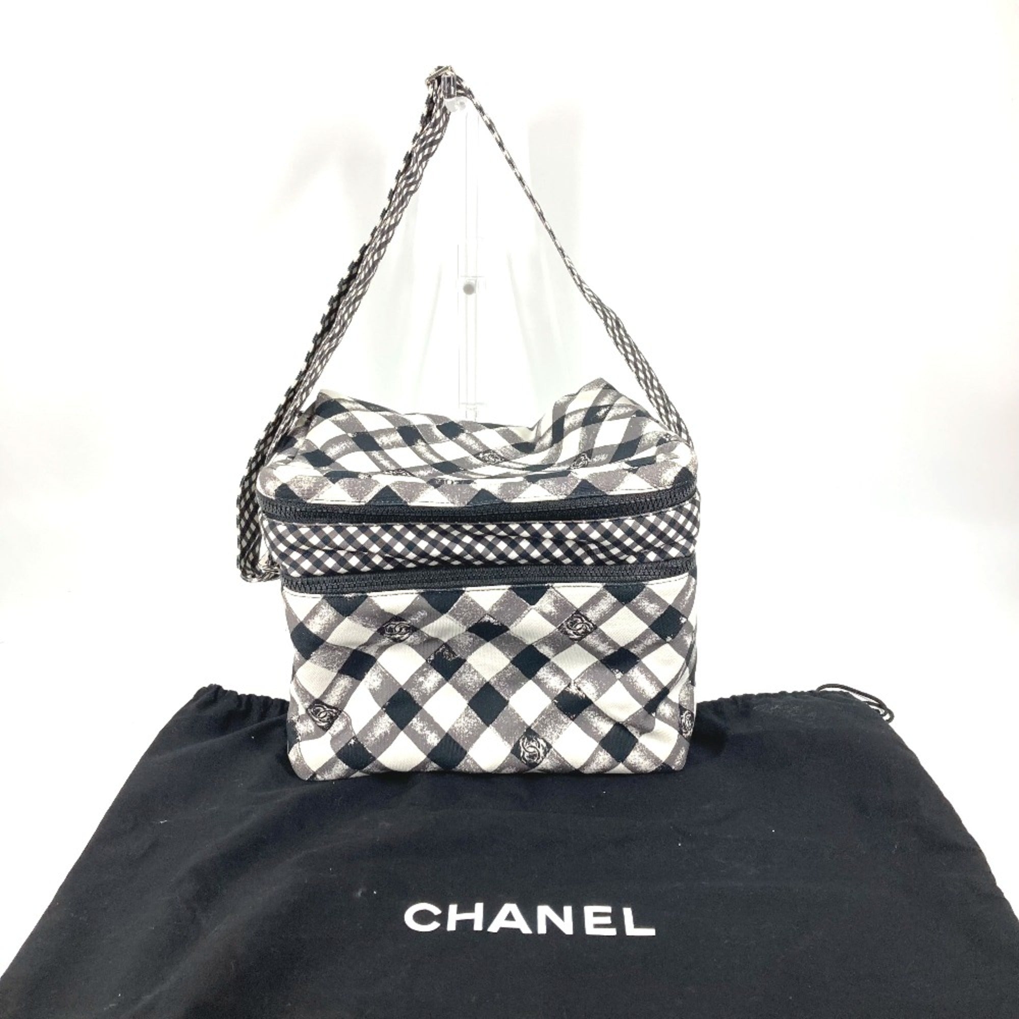 Chanel White Cloth Shoulder Bag
