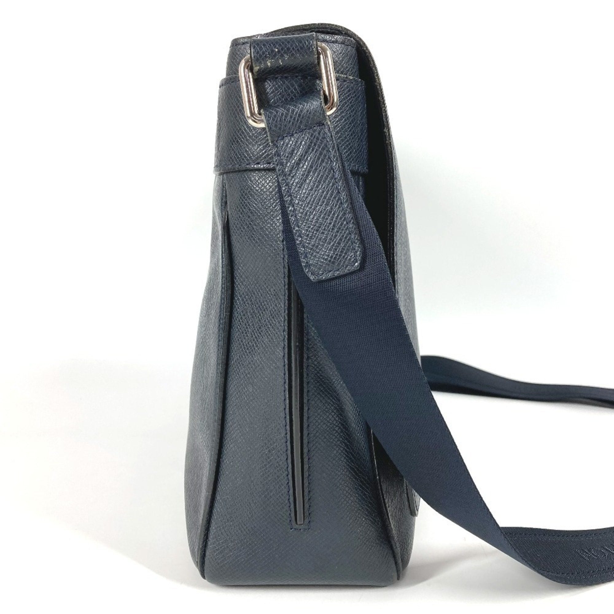Louis Vuitton Boreal Galle Navy Taiga Leather Messenger Bag Shoulder Bag